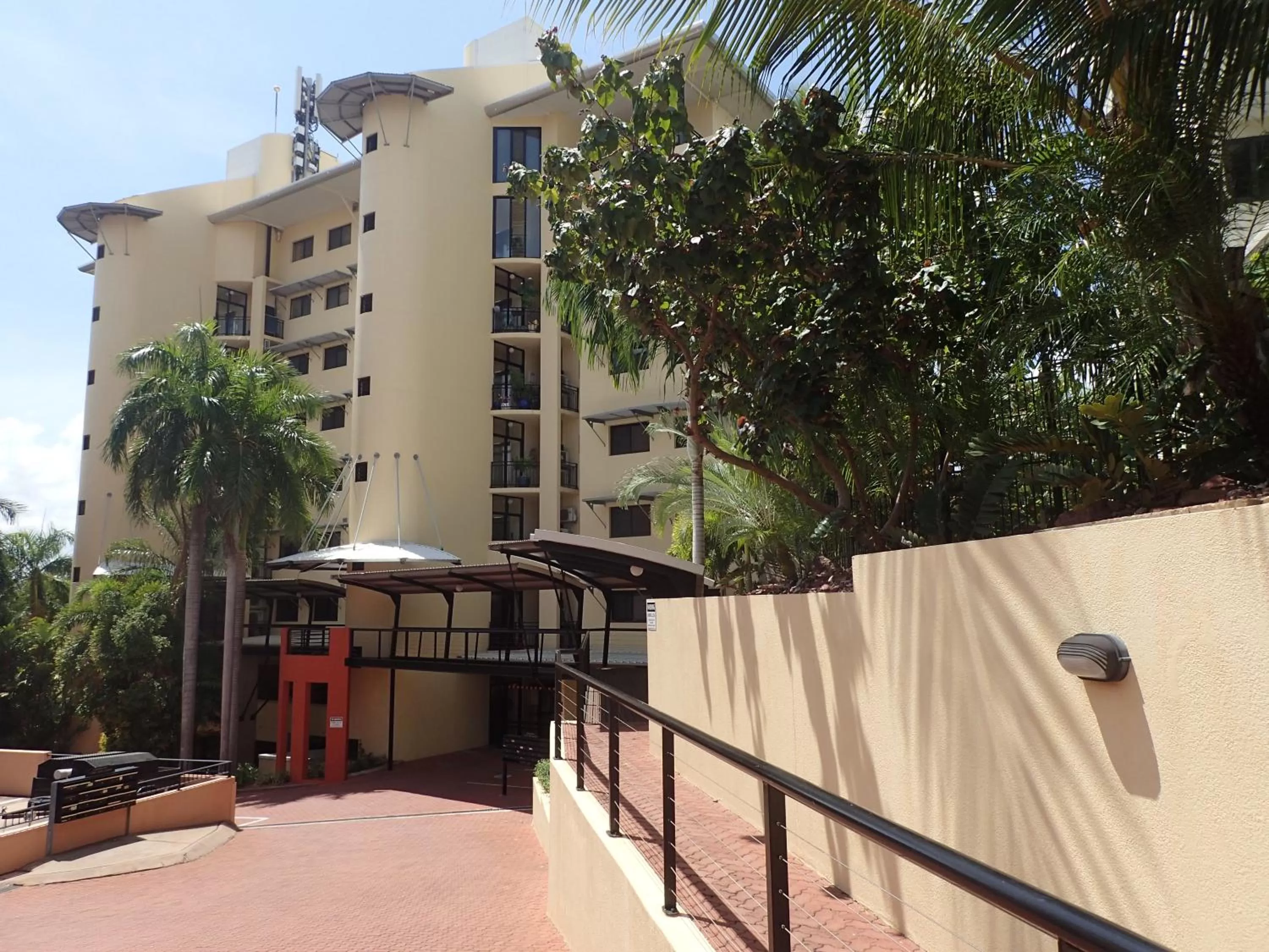 Facade/entrance, Property Building in Darwin Deluxe Apartments