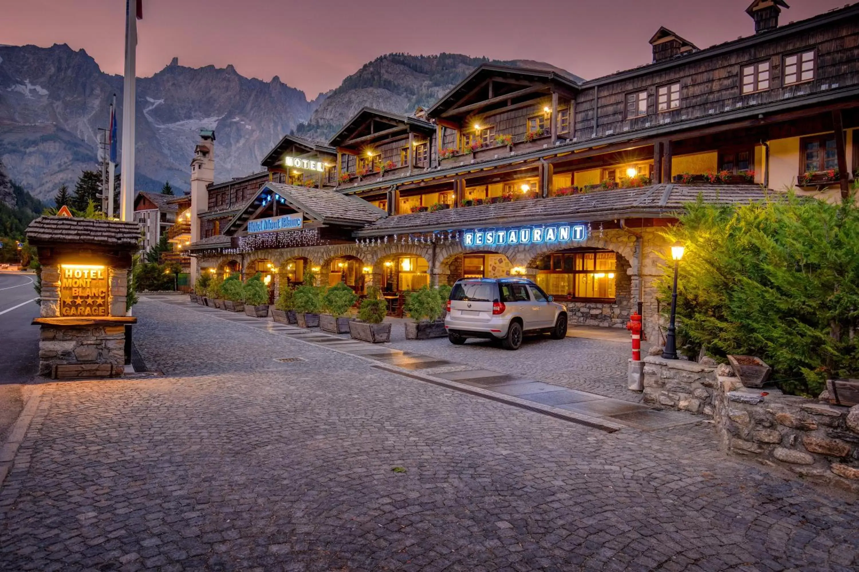 Property Building in iH Hotels Courmayeur Mont Blanc