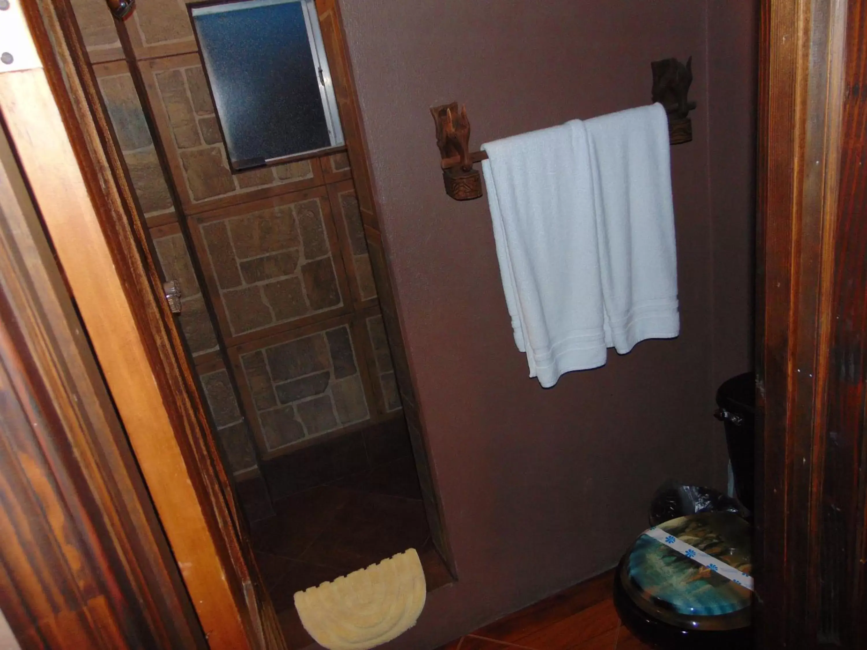 Bathroom, TV/Entertainment Center in Poco Cielo Hotel