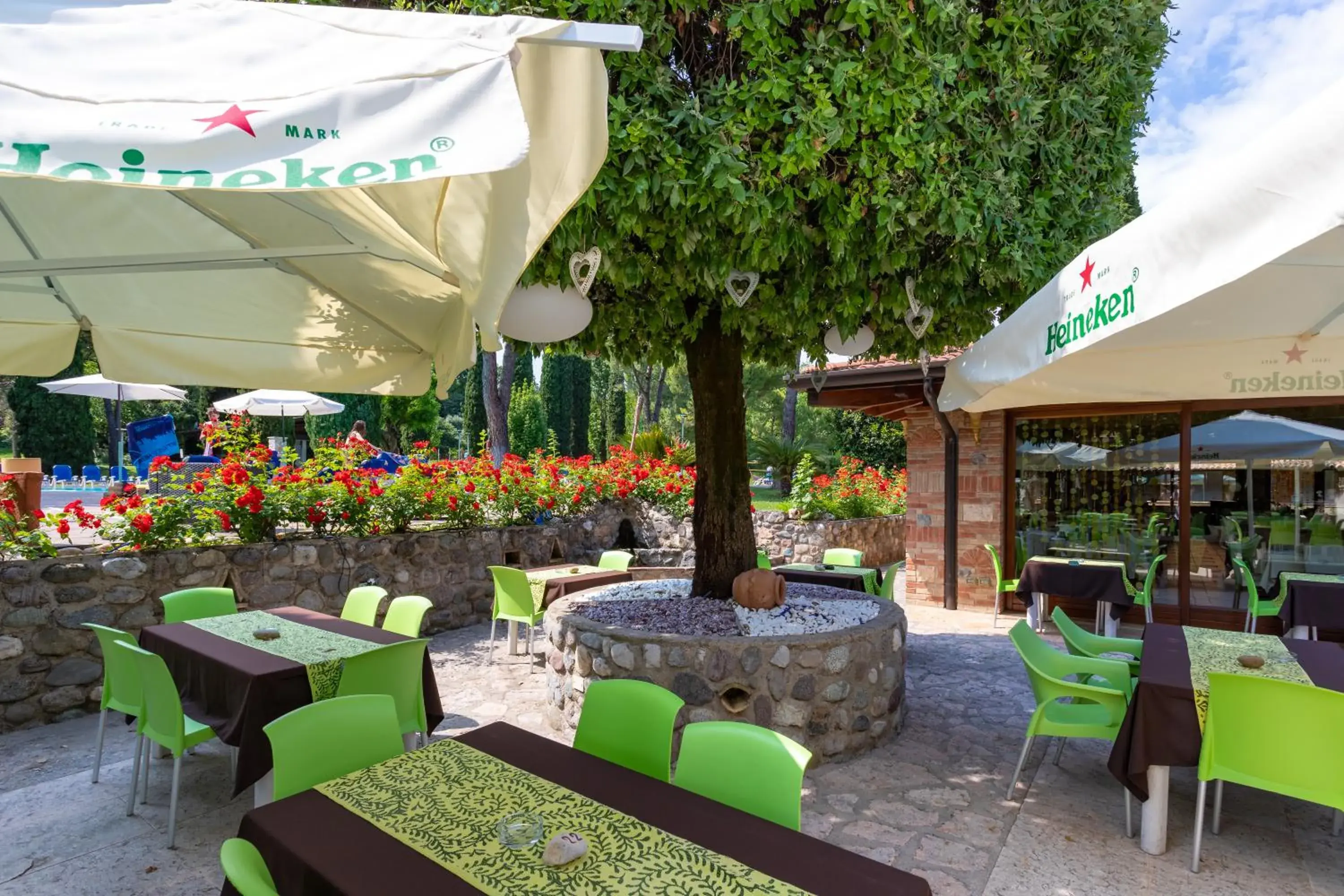 Restaurant/places to eat in West Garda Hotel