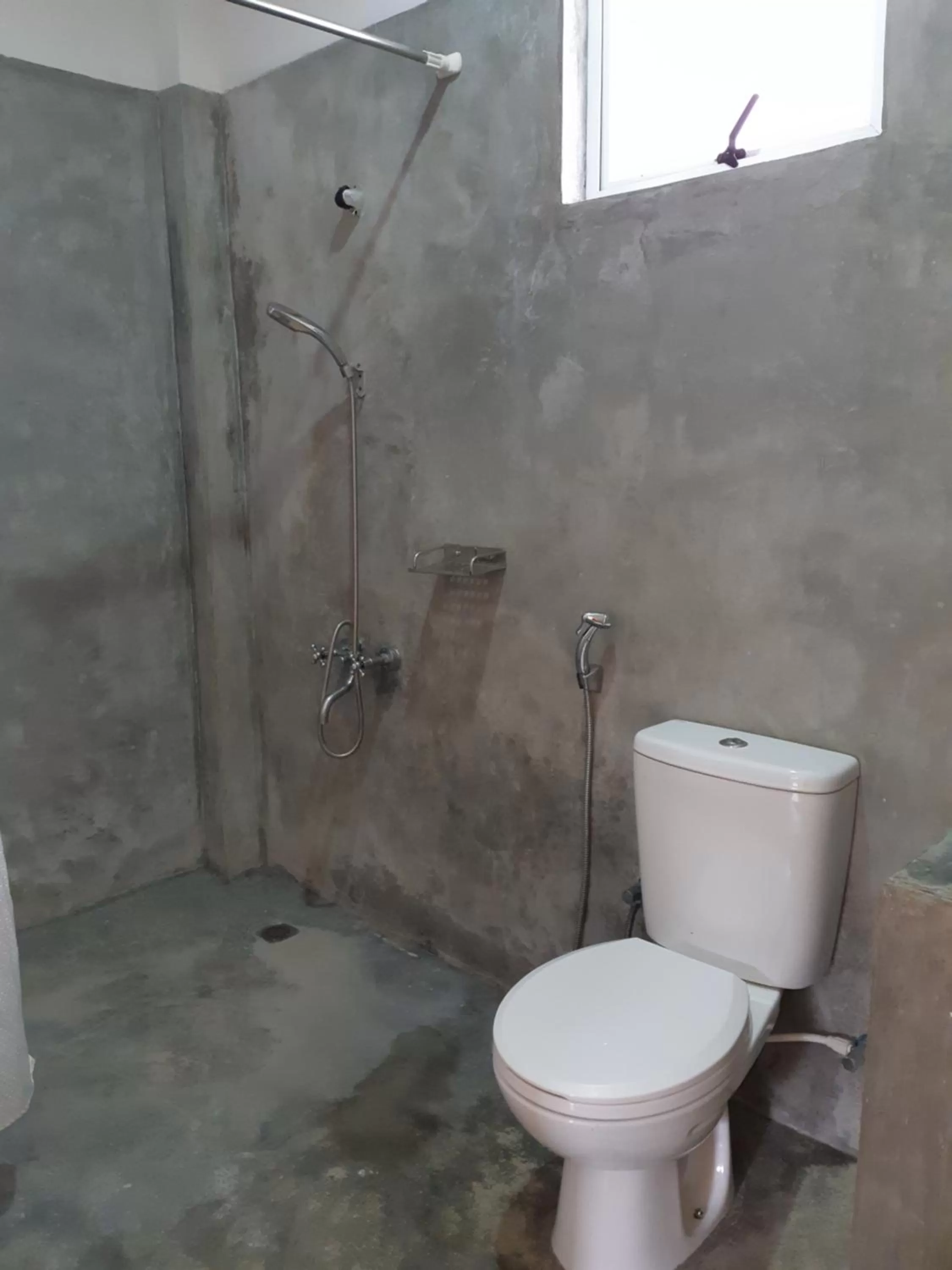 Shower in Siril Guesthouse Hostel