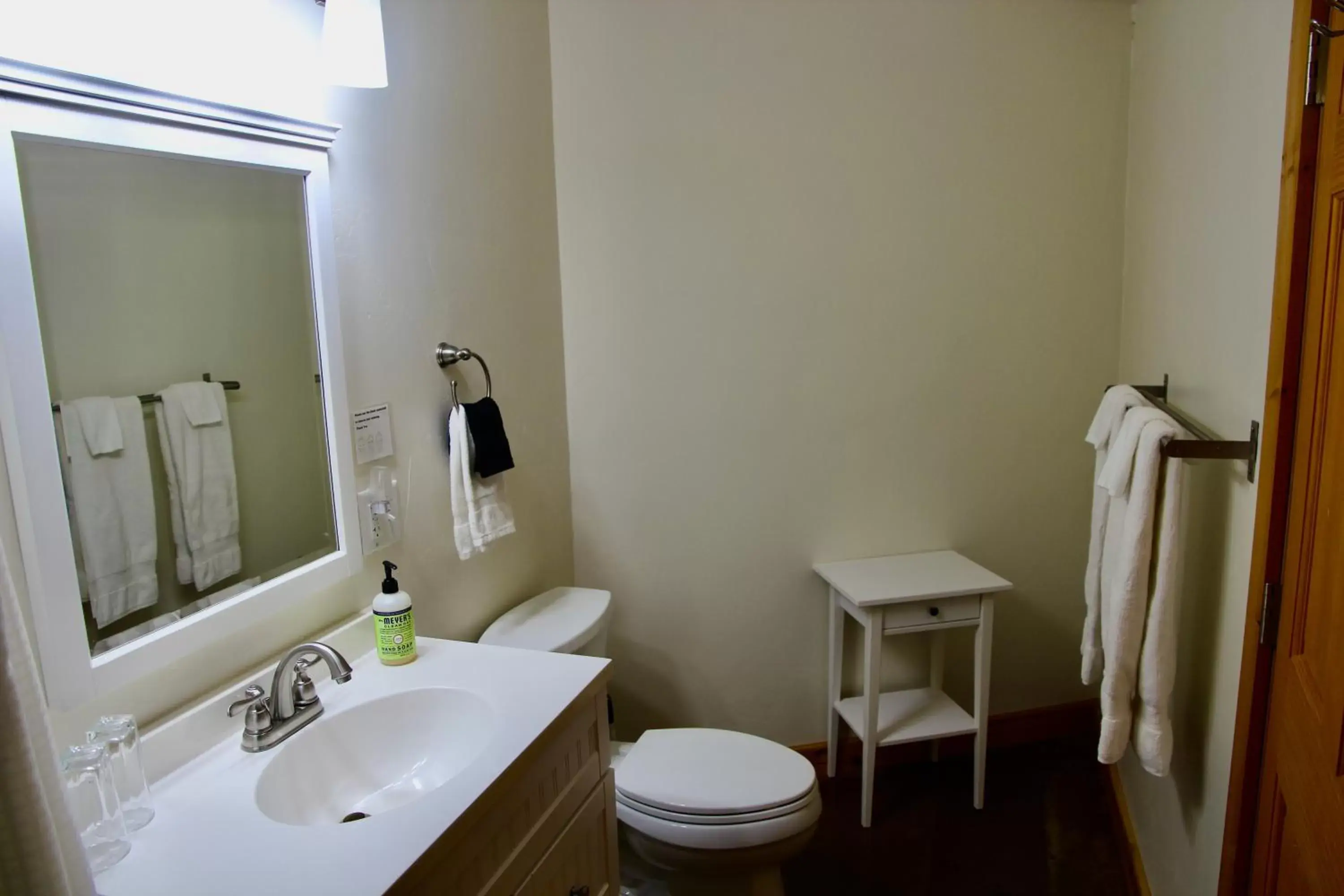 Bathroom in Red Moon Lodge