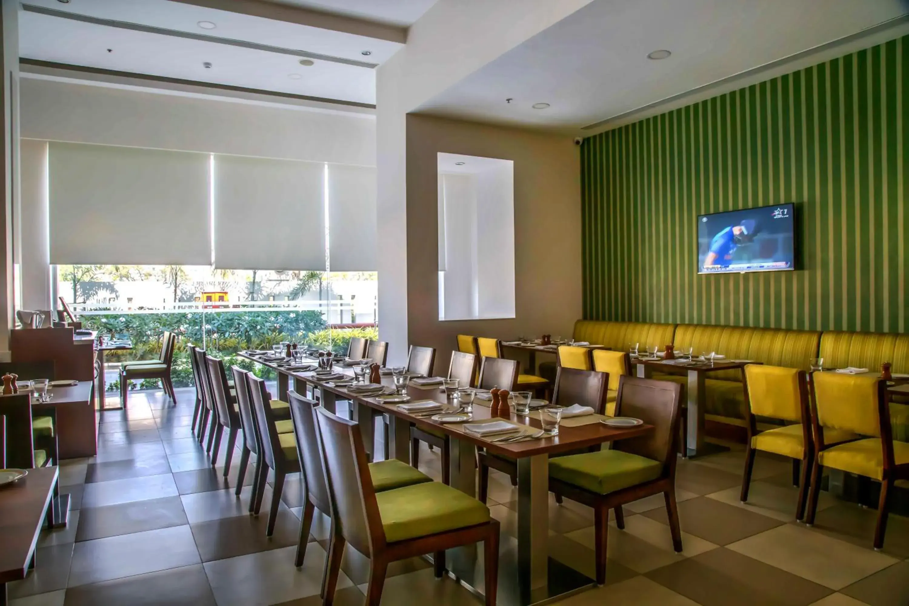 Coffee/tea facilities, Restaurant/Places to Eat in Kalyan Grand - a business hotel