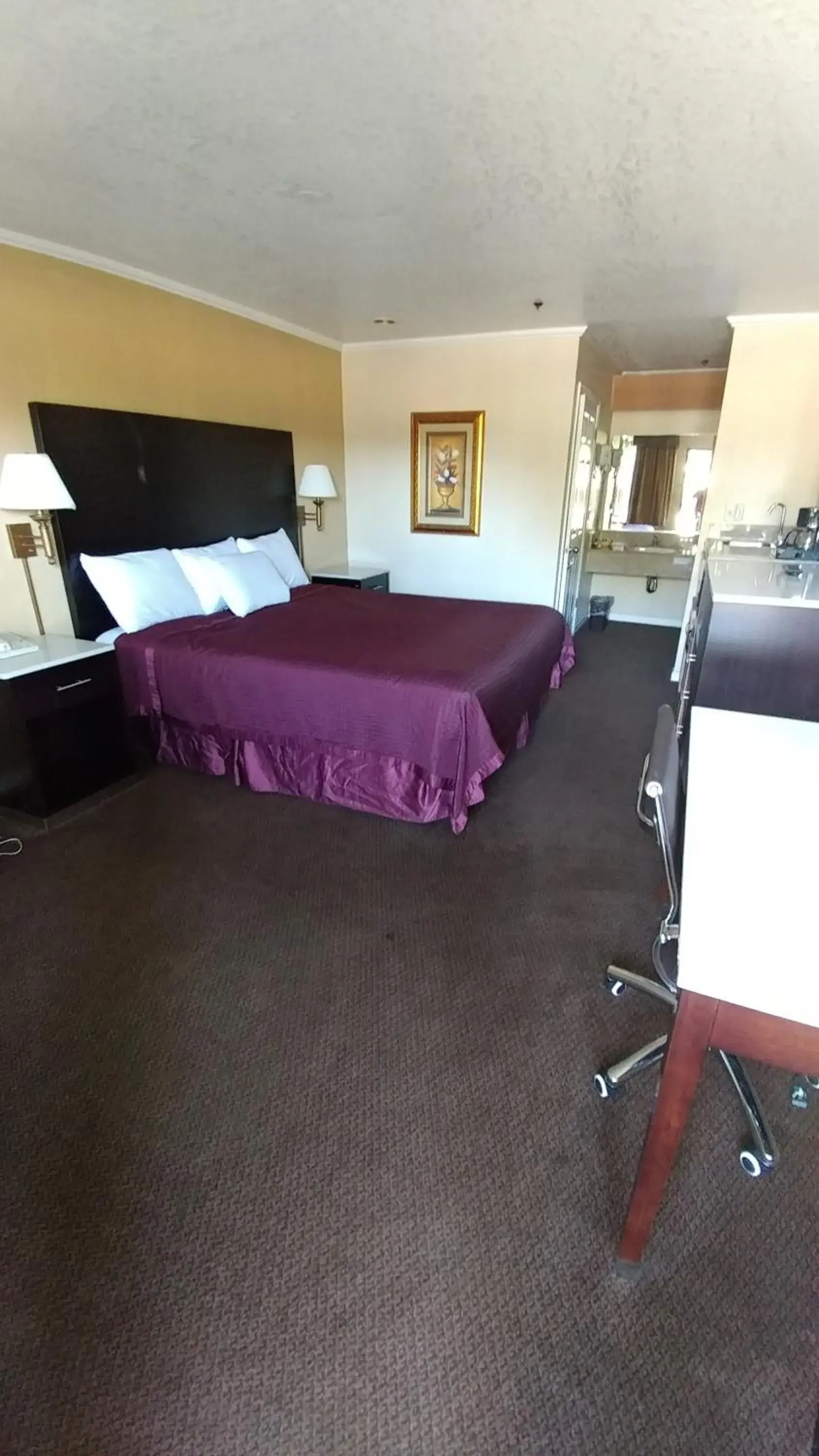 Bedroom, Bed in Executive Inn & Suites Sacramento