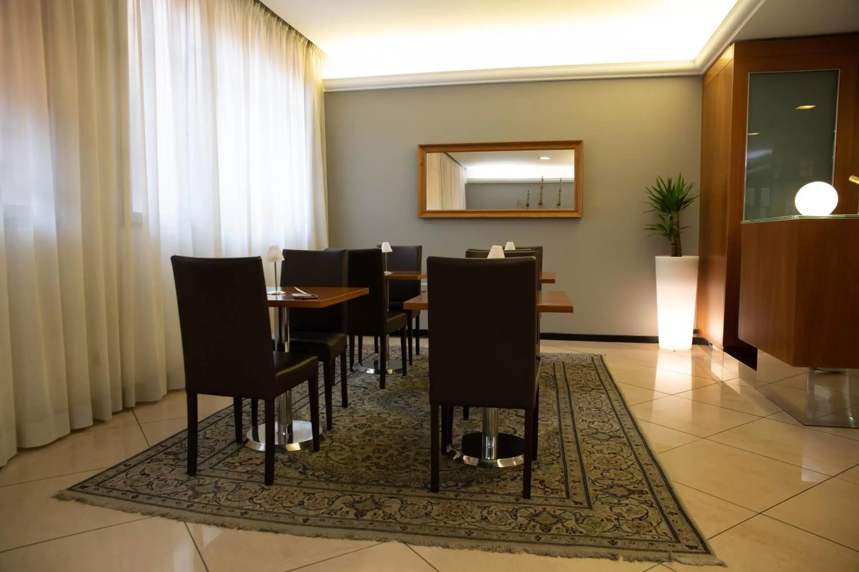 Seating area, Dining Area in Hotel Berlino
