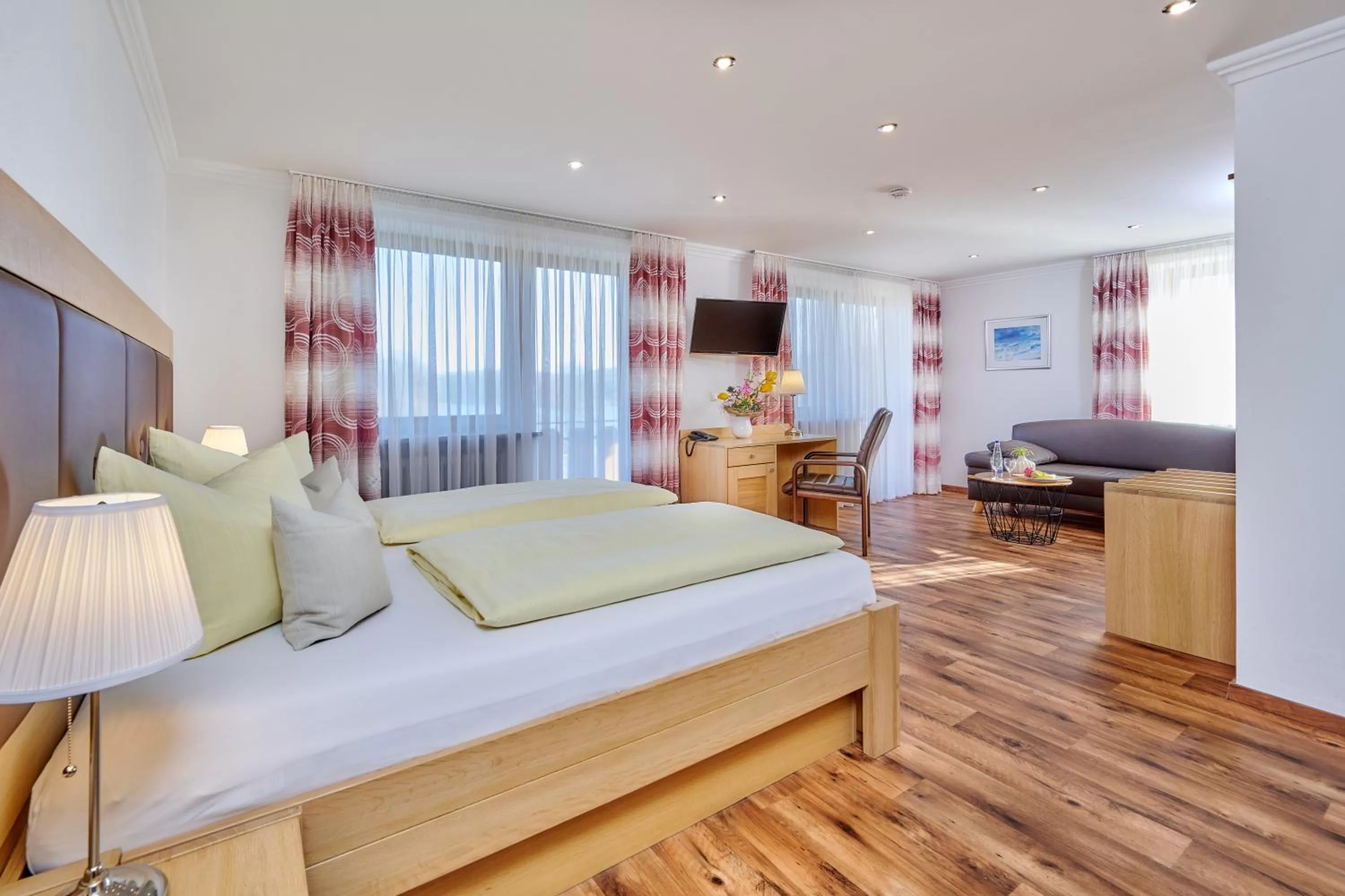 Photo of the whole room, Bed in Hotel Restaurant Zum Goldenen Anker mit Hallenbad & Wellnessbereich