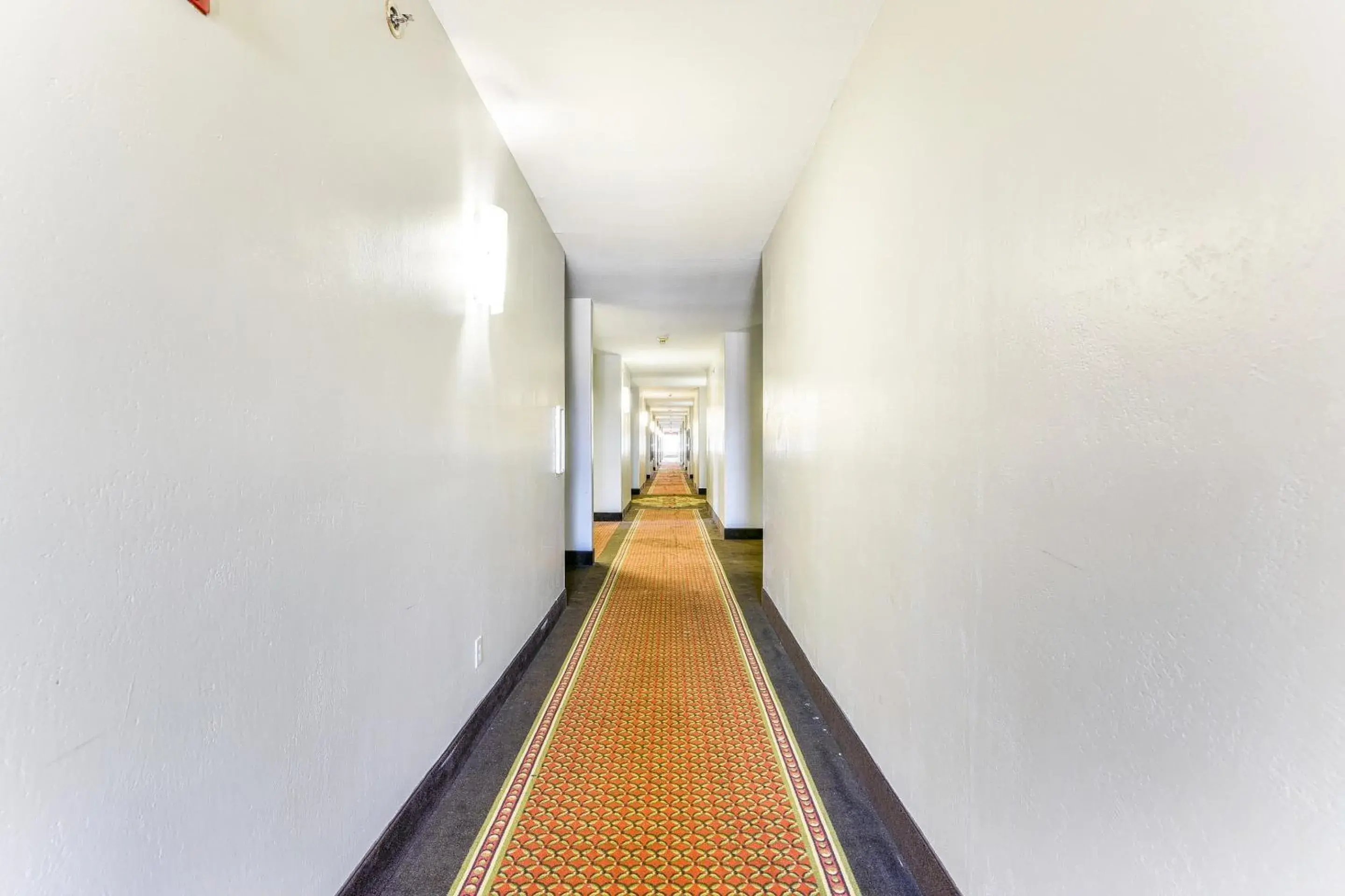 Lobby or reception in OYO Townhouse Oklahoma City Airport