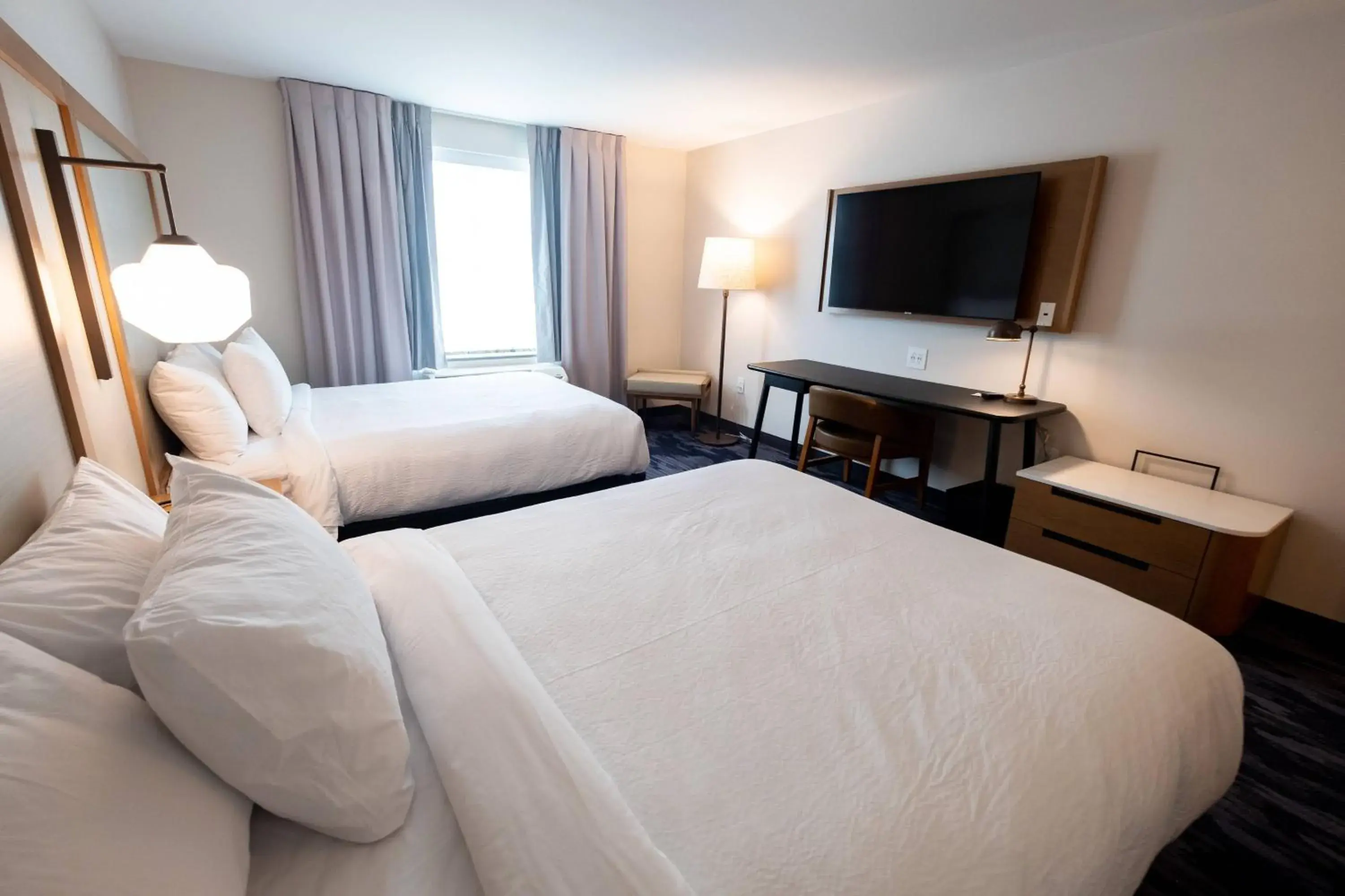 Photo of the whole room, Bed in Fairfield by Marriott Inn & Suites Fond du Lac