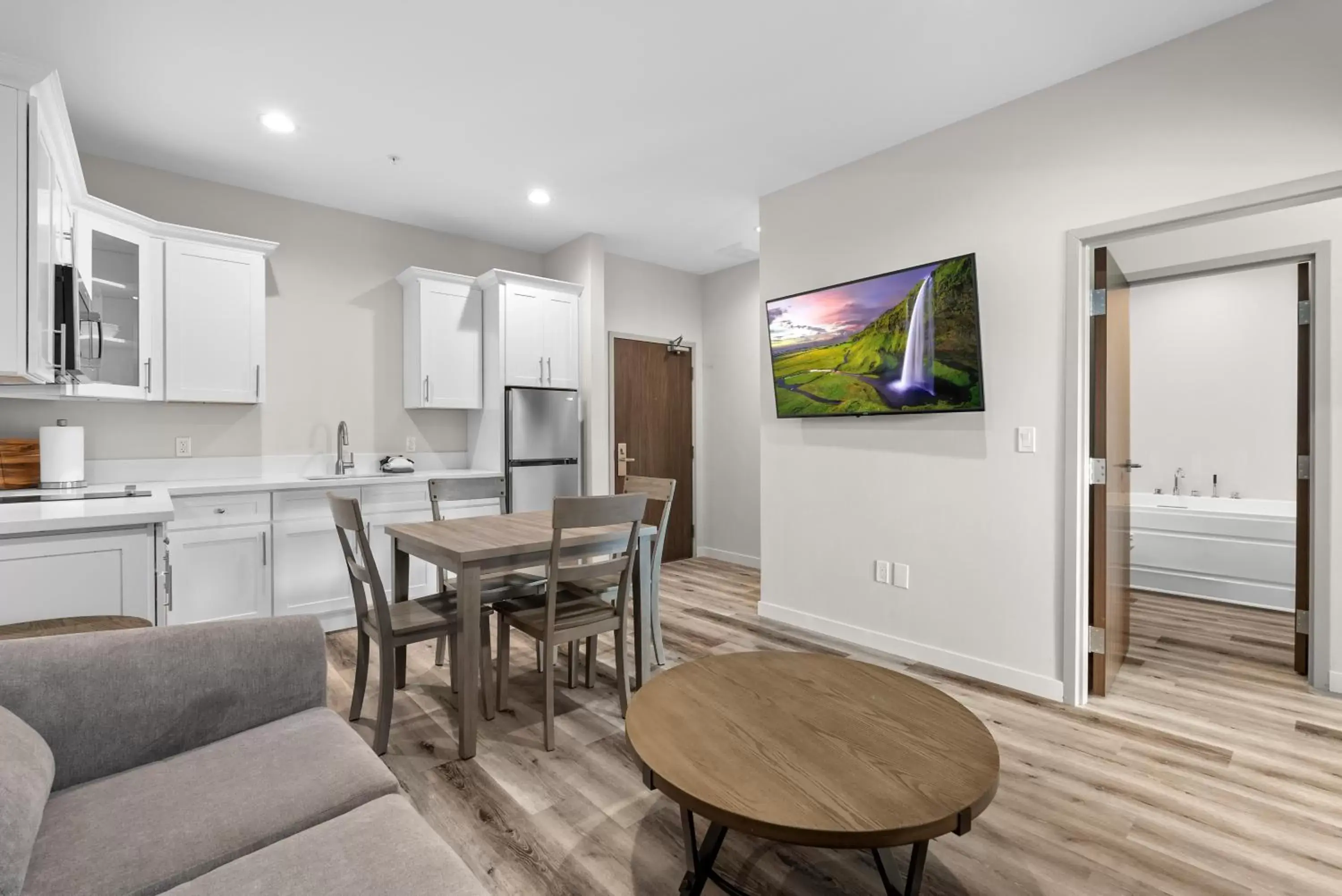 Dining Area in Cedar Street Hotel & Suites