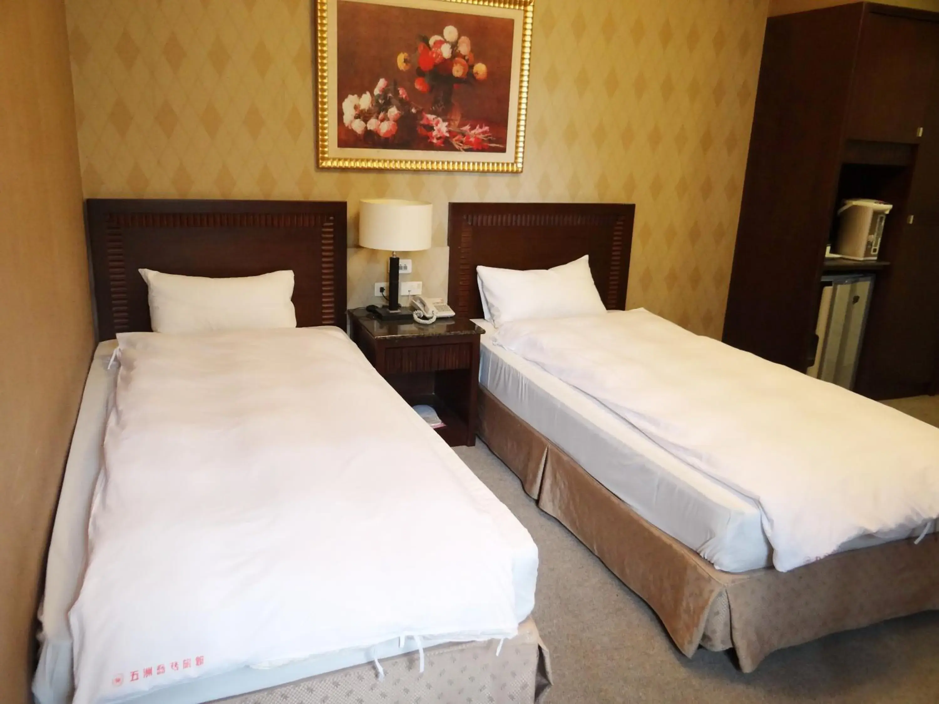 bunk bed, Bed in Wu Zhou Hotel