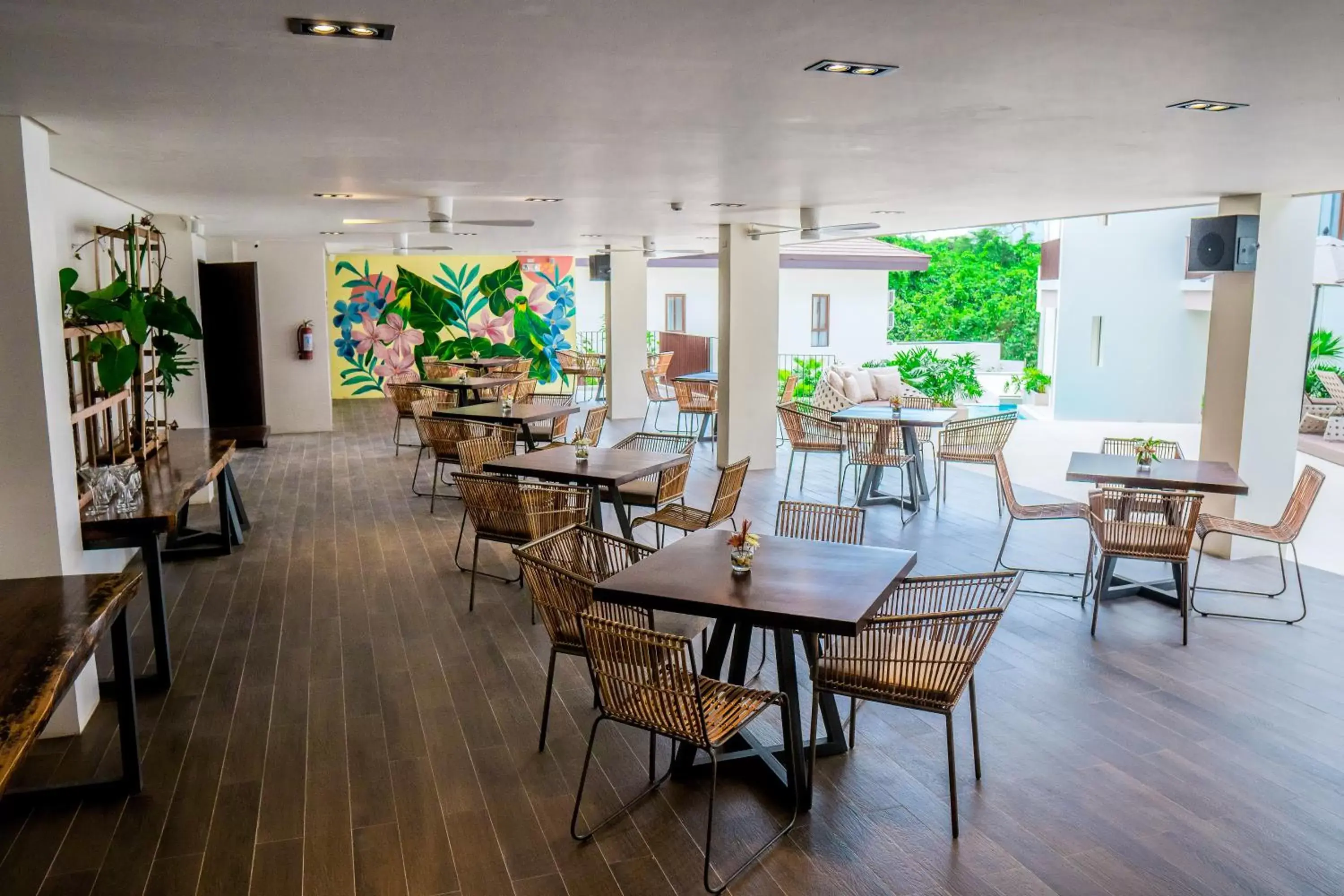 Restaurant/places to eat in Charlie's El Nido Managed by HII Restaurant/places to eat in Charlie's El Nido Managed by HII