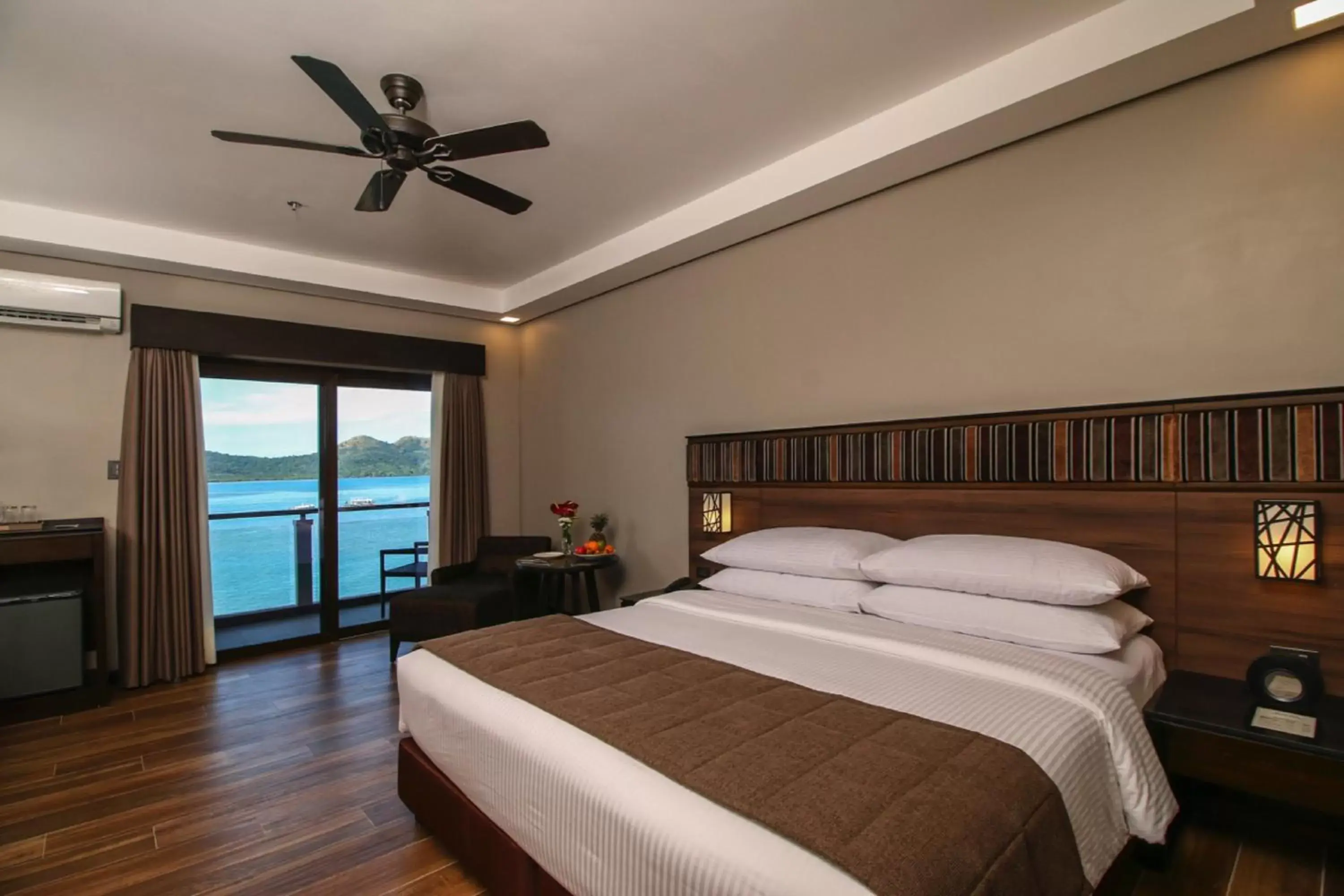 Bedroom, Bed in Two Seasons Coron Bayside Hotel