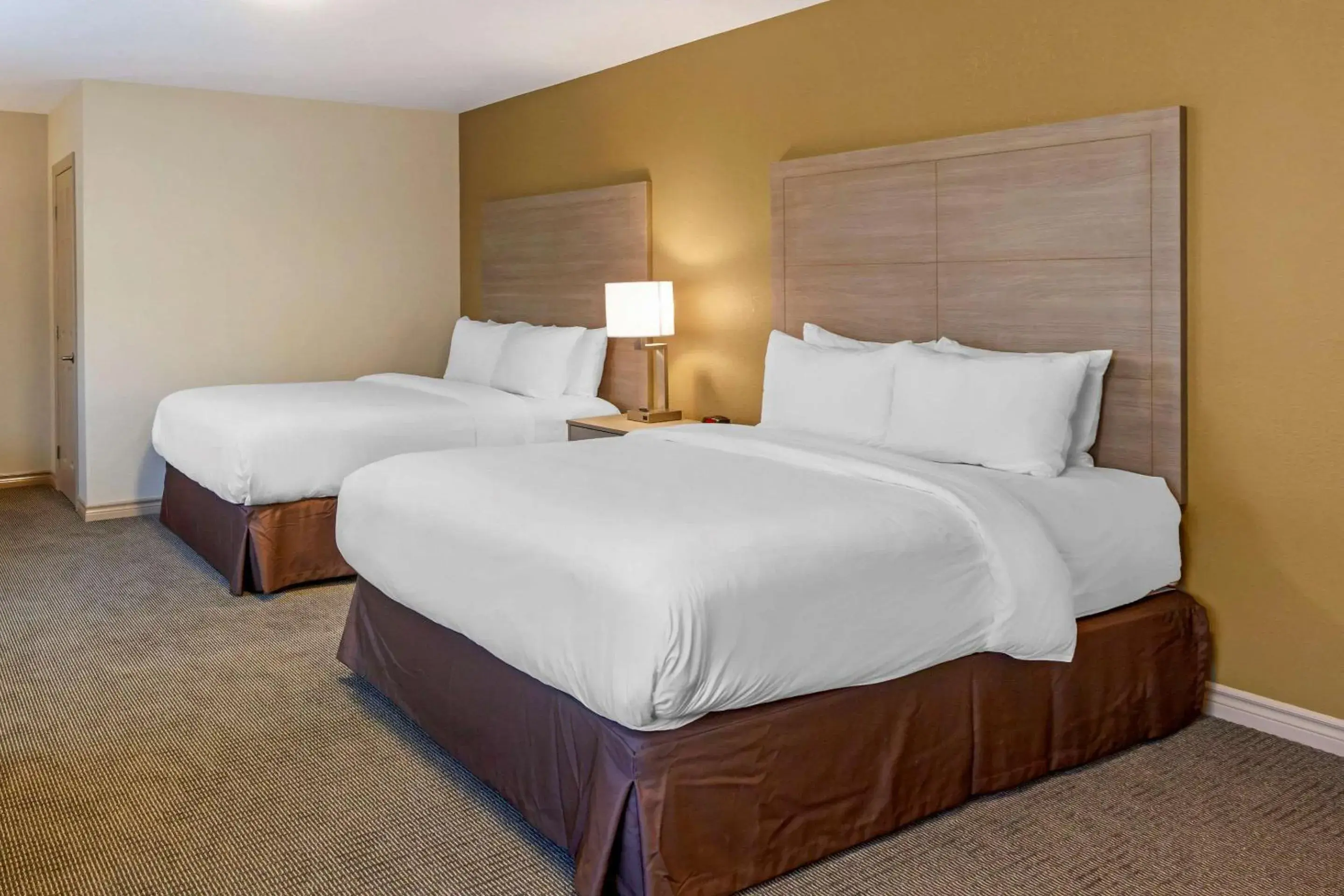 Photo of the whole room, Bed in Comfort Inn & Suites Thousand Islands Harbour District