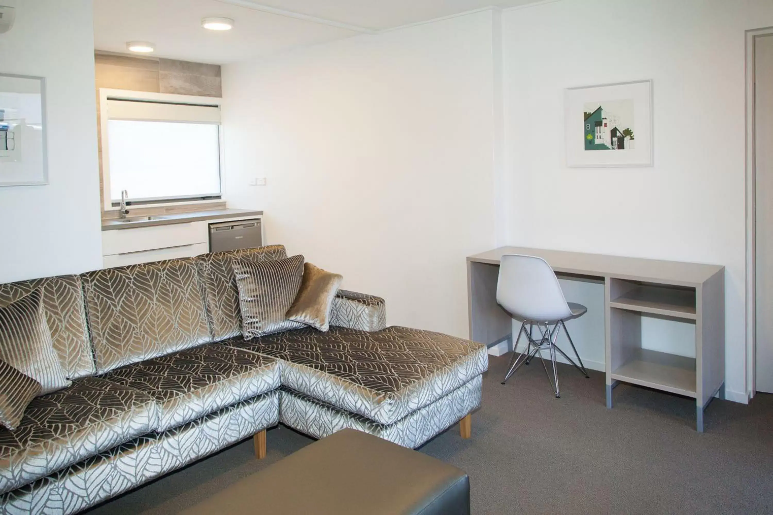 Kitchen or kitchenette, Seating Area in Aria on Bank