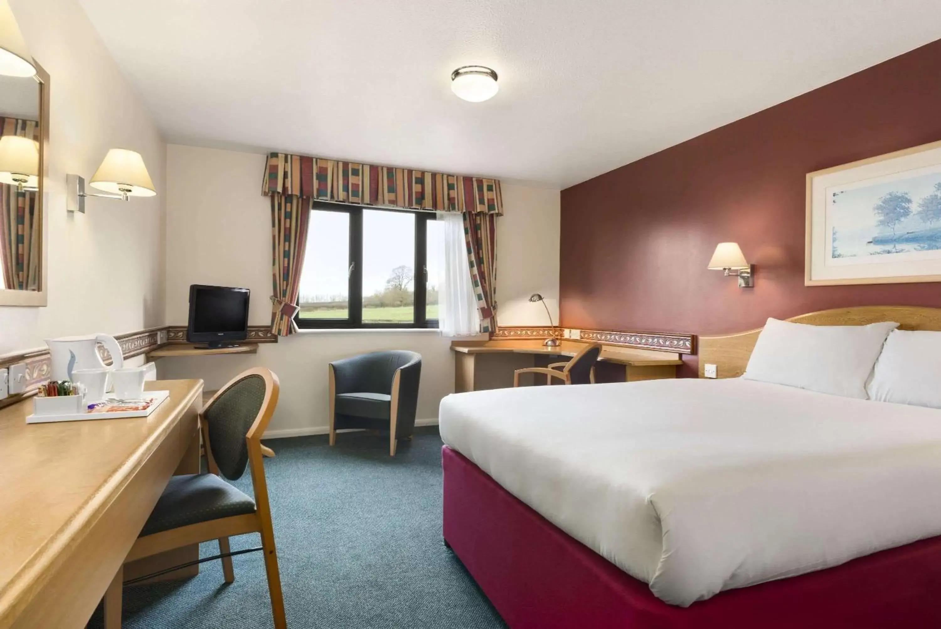 Photo of the whole room in Days Inn Michaelwood M5