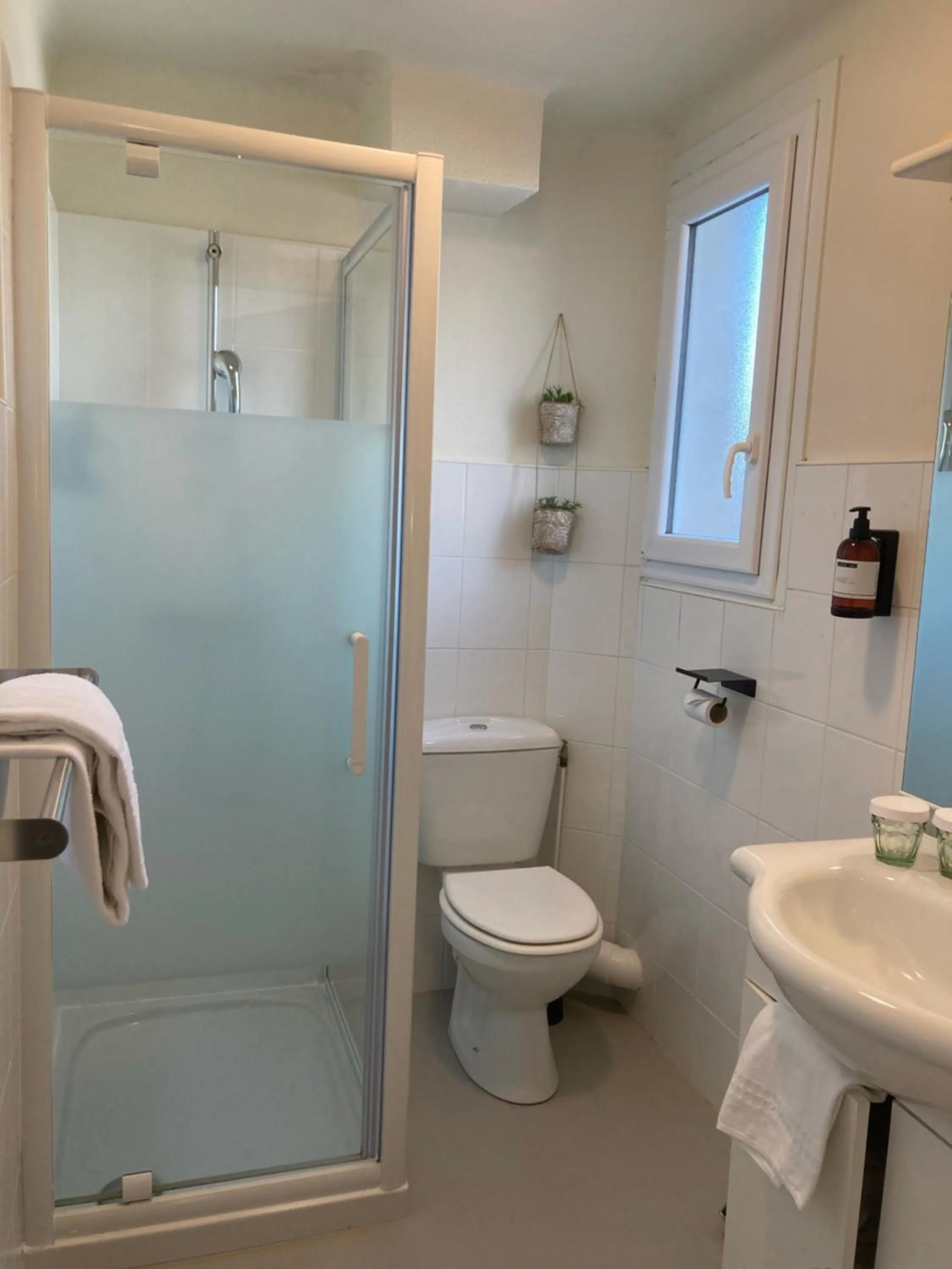 Bathroom in Anne De Bretagne