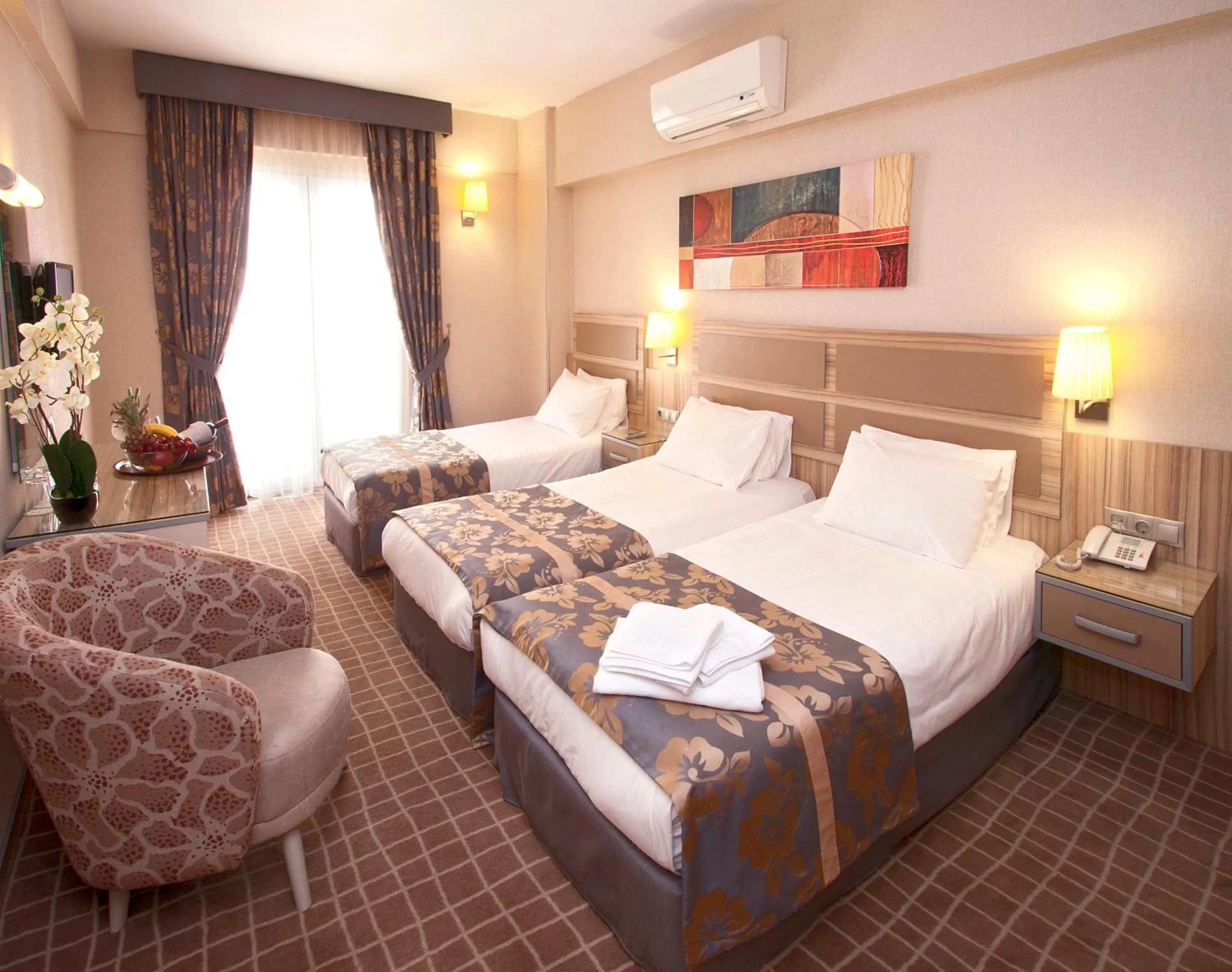 Photo of the whole room, Bed in Nanda Hotel