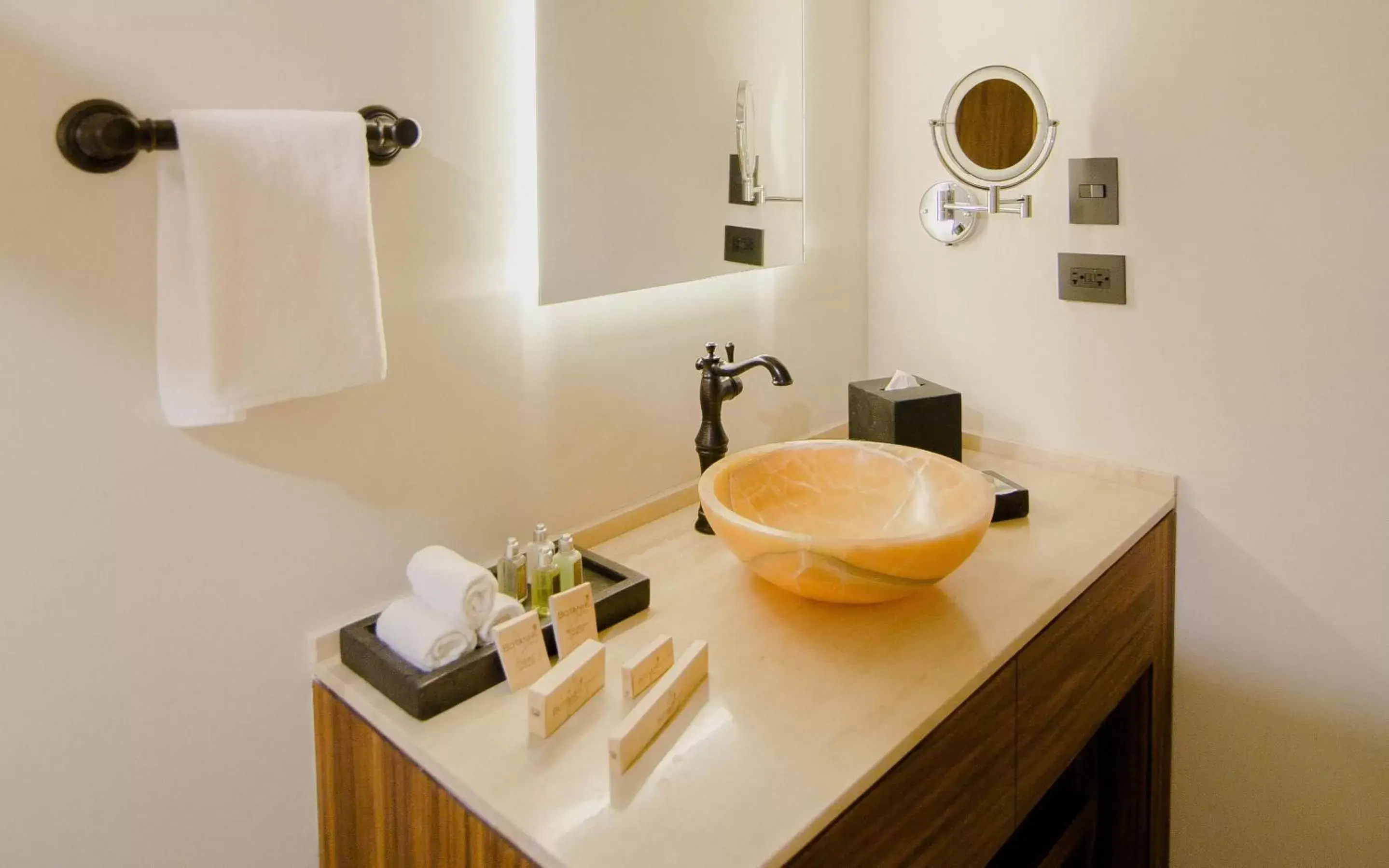 Bathroom in Casa Azulai Puebla Hotel Boutique