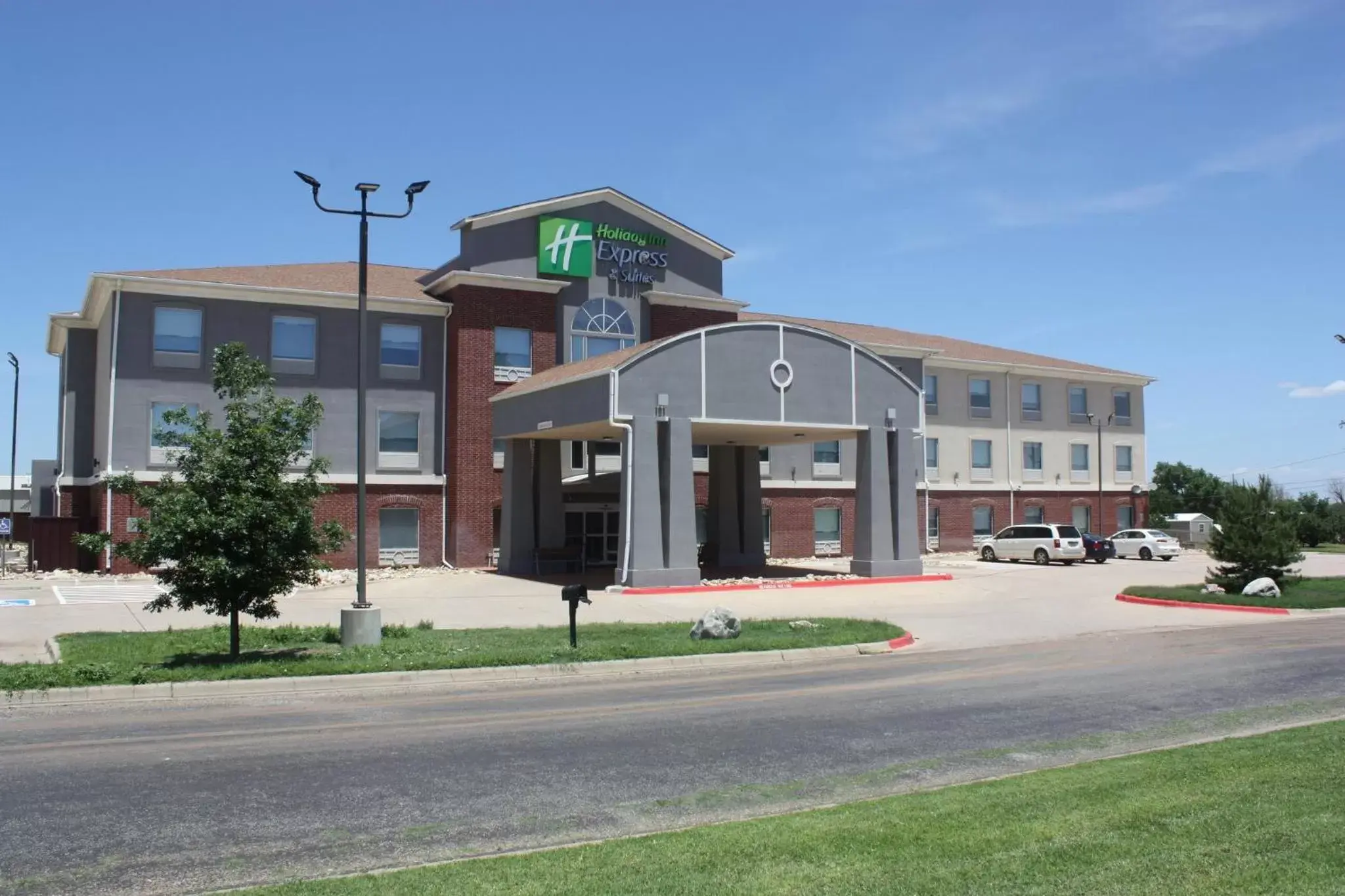 Property Building in Holiday Inn Express Hotel & Suites Shamrock North, an IHG Hotel