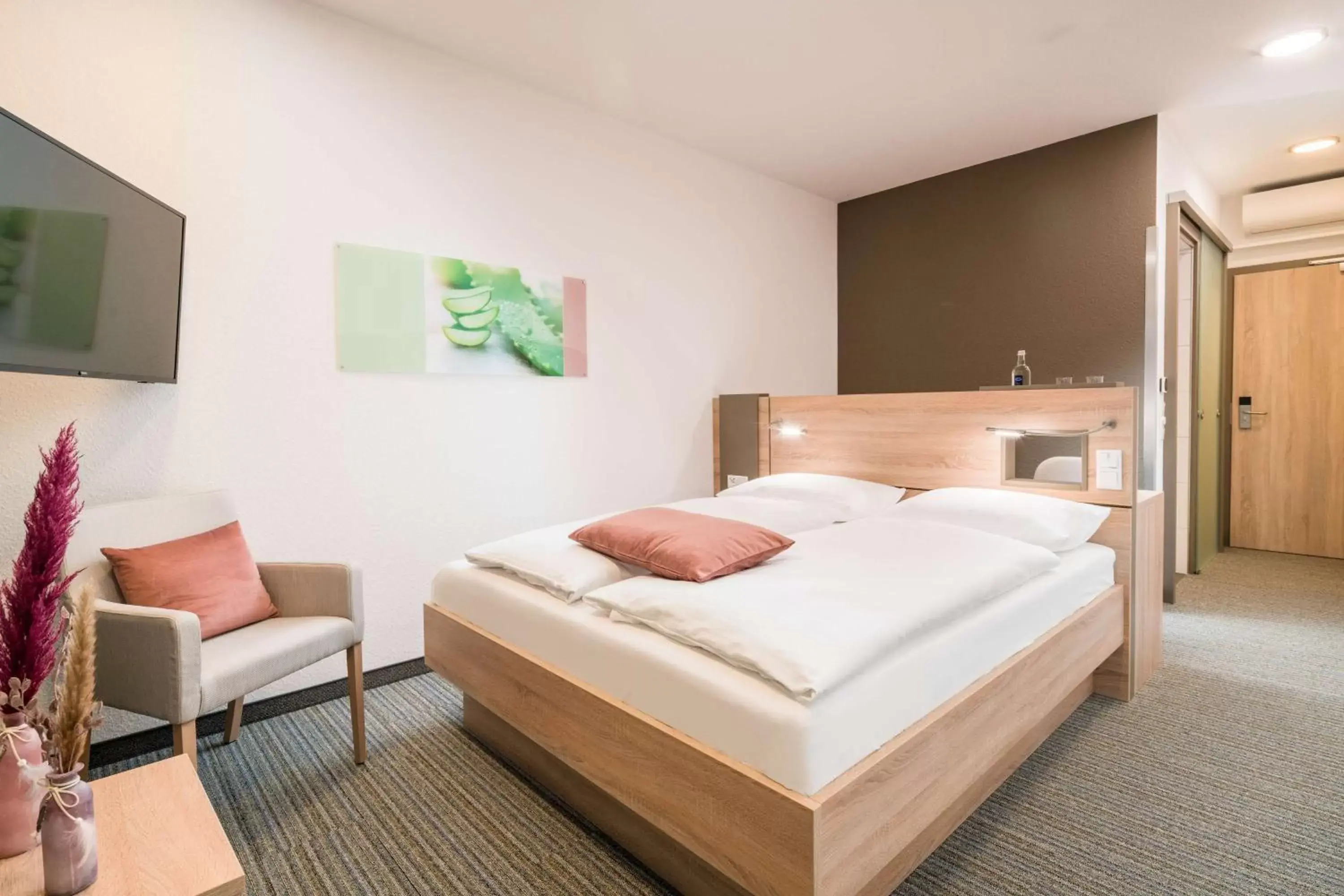 Bedroom, Bed in Best Western Plus Kurhotel an der Obermaintherme