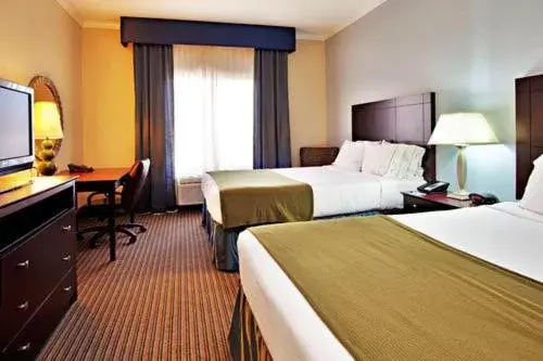 Bed in Holiday Inn Express Hotel & Suites New Iberia - Avery Island, an IHG Hotel