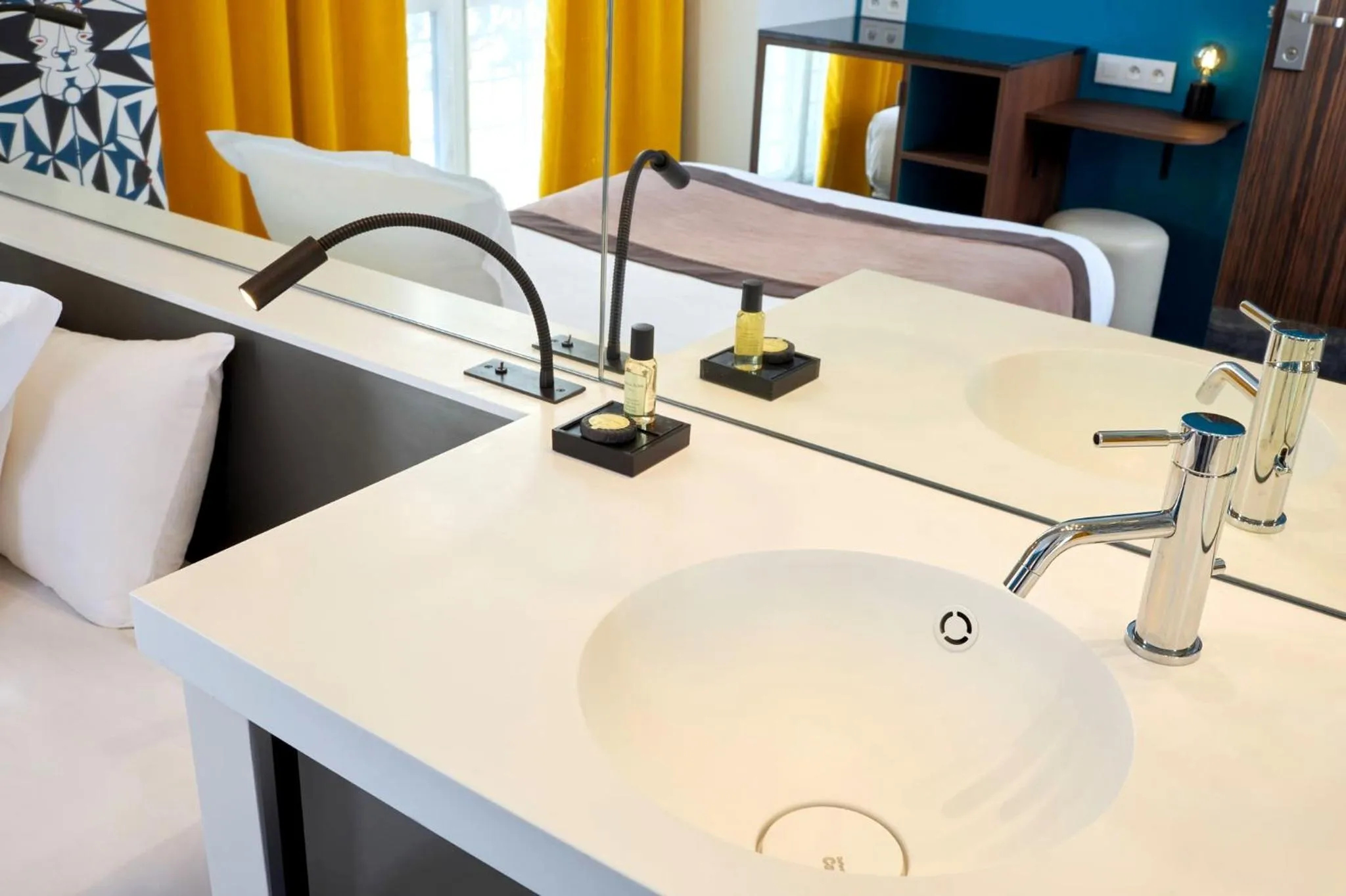 Bedroom in Montparnasse Daguerre