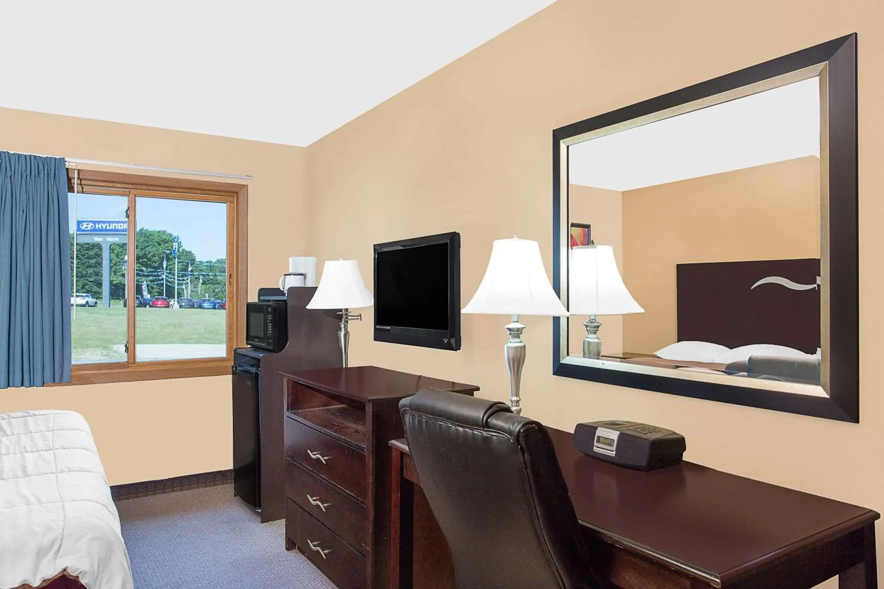 Photo of the whole room in Super 8 by Wyndham Sheboygan WI