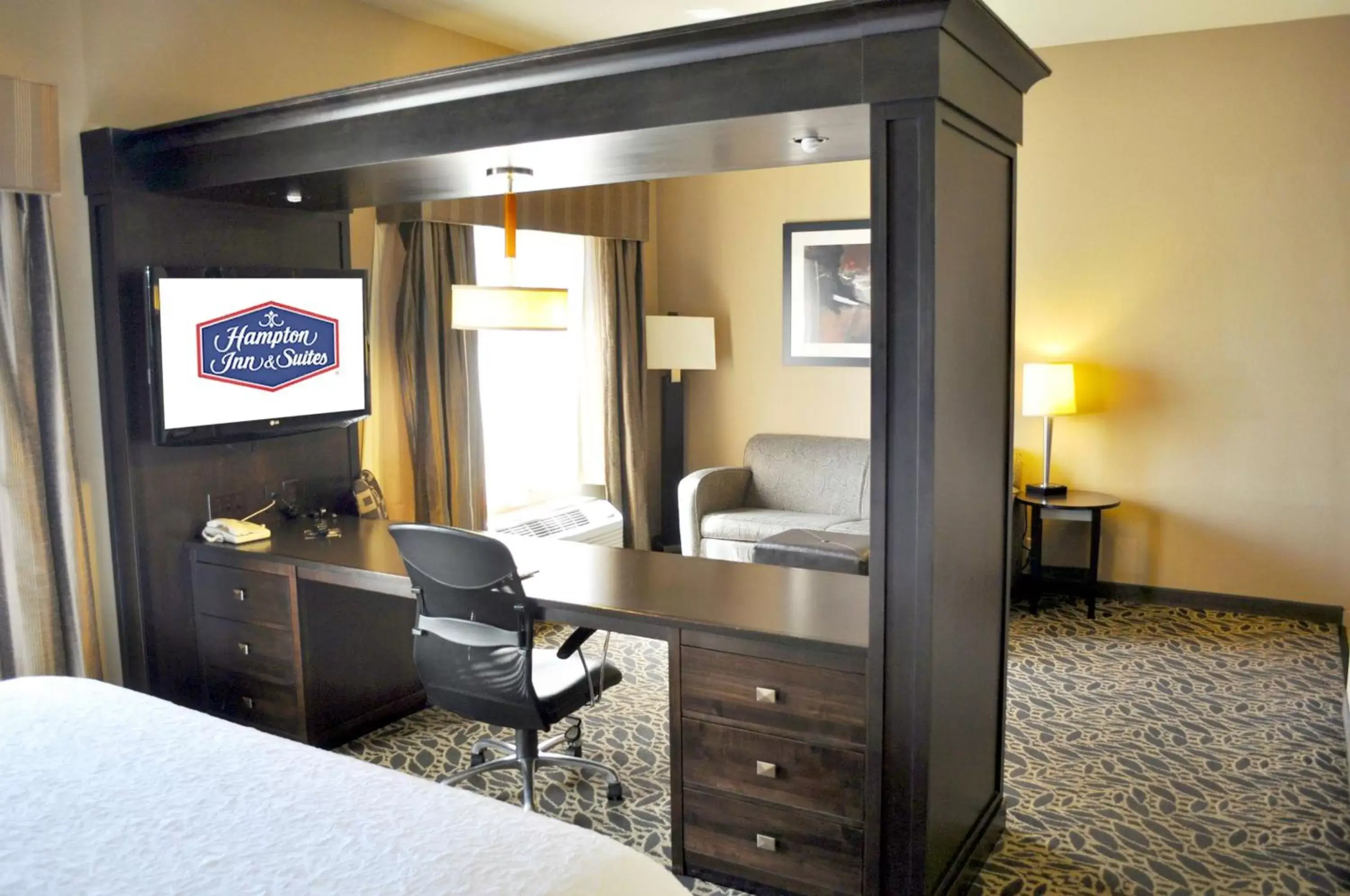Bed, Bathroom in Hampton Inn & Suites Bay City