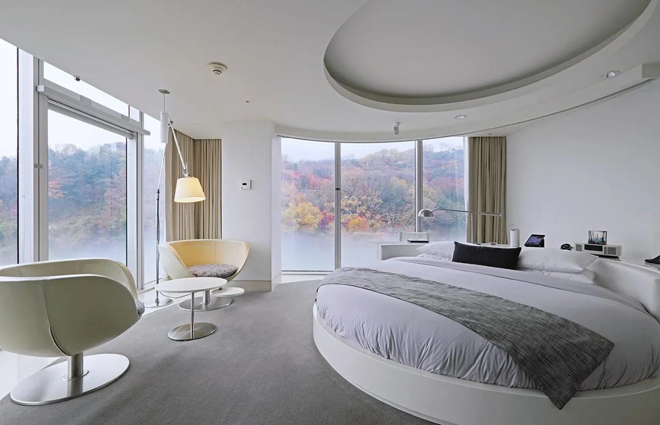 Junior Corner Suite with Mountain View in Vista Walkerhill Seoul - formerly W Seoul