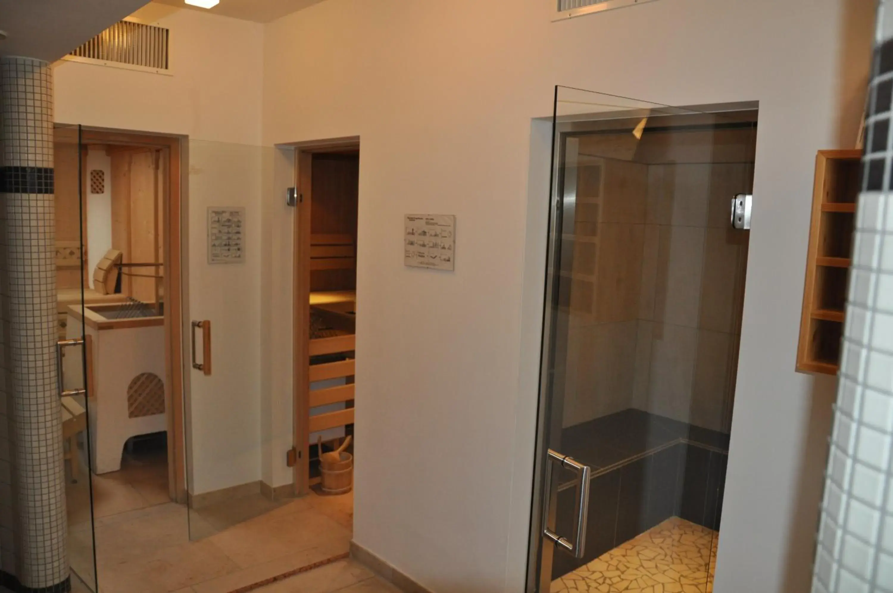 Spa and wellness centre/facilities, Bathroom in Hotel Heitzmann