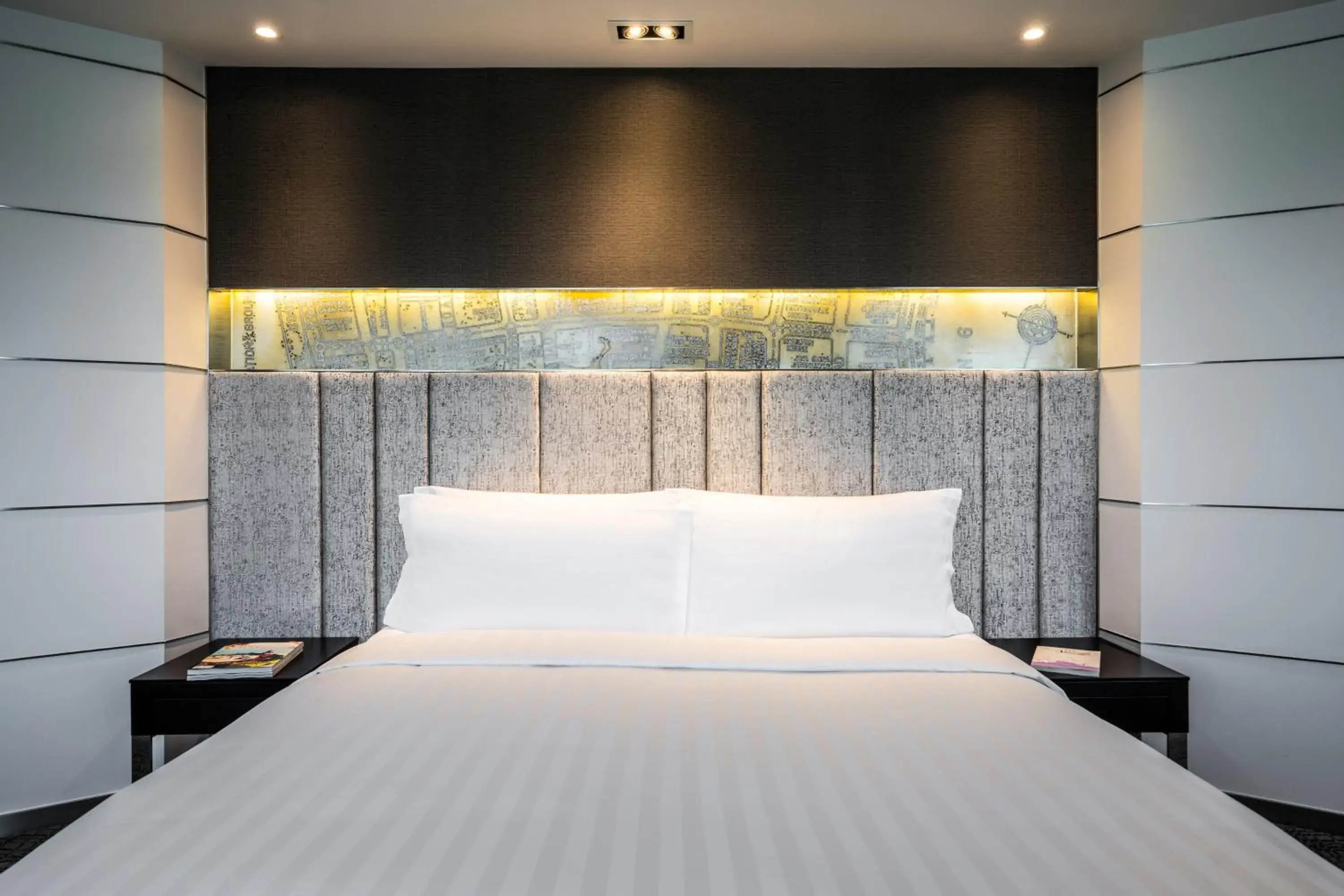 Bedroom, Bed in Grand Mercure Hongqiao Shanghai