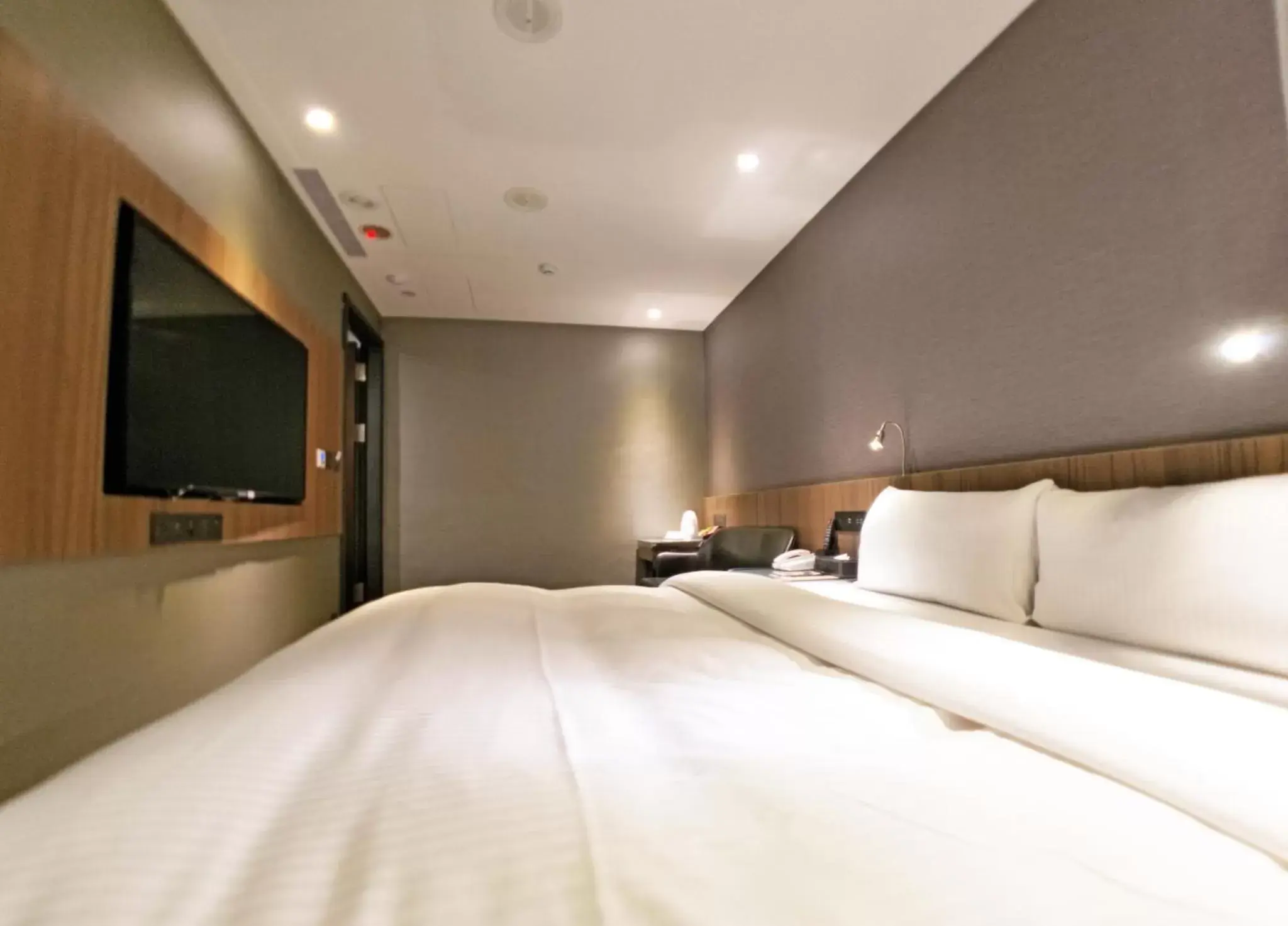 Bedroom, Bed in Beauty Hotels Taipei - B7 Journey