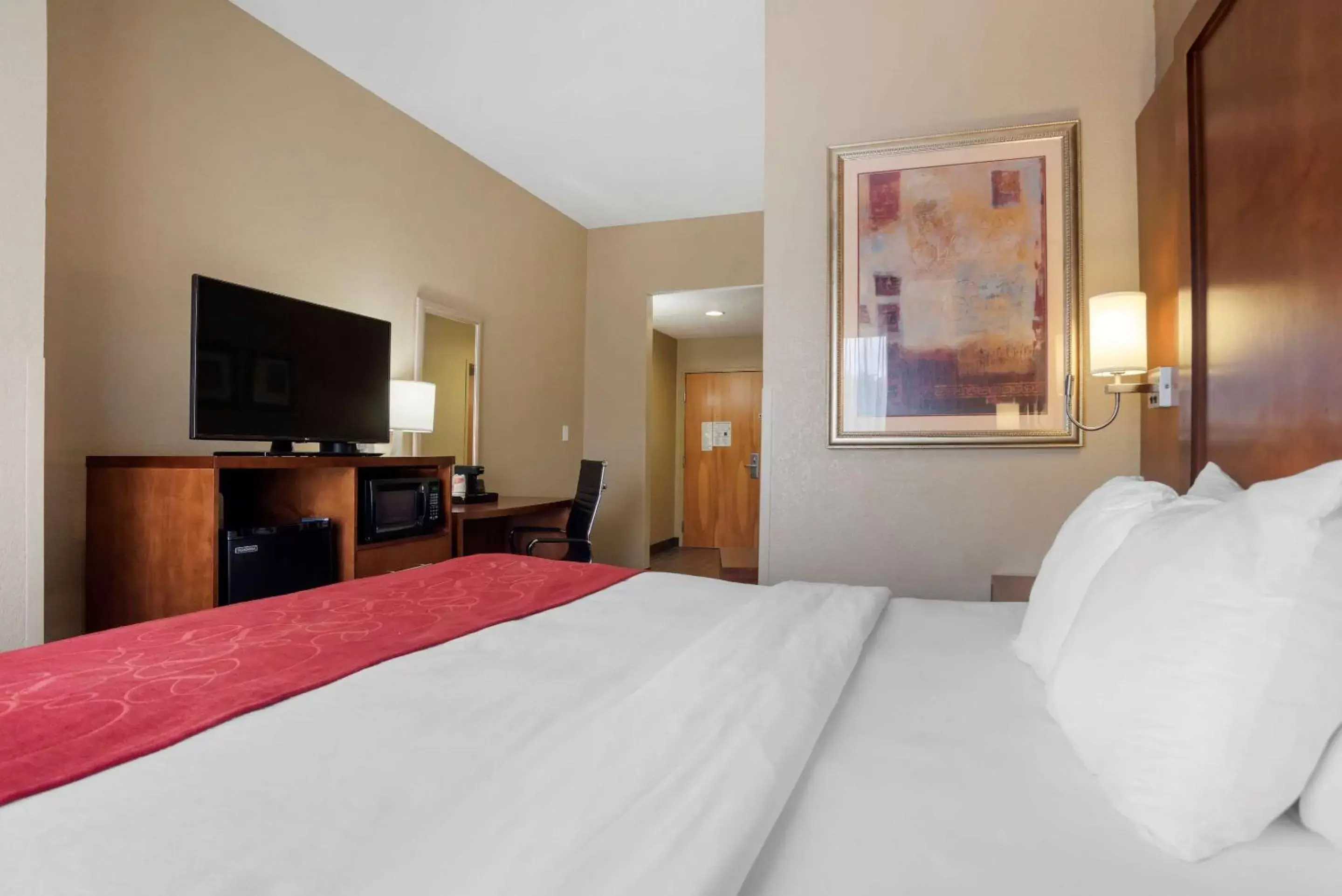 Photo of the whole room, Bed in Comfort Suites Oxford I-20 exit 188