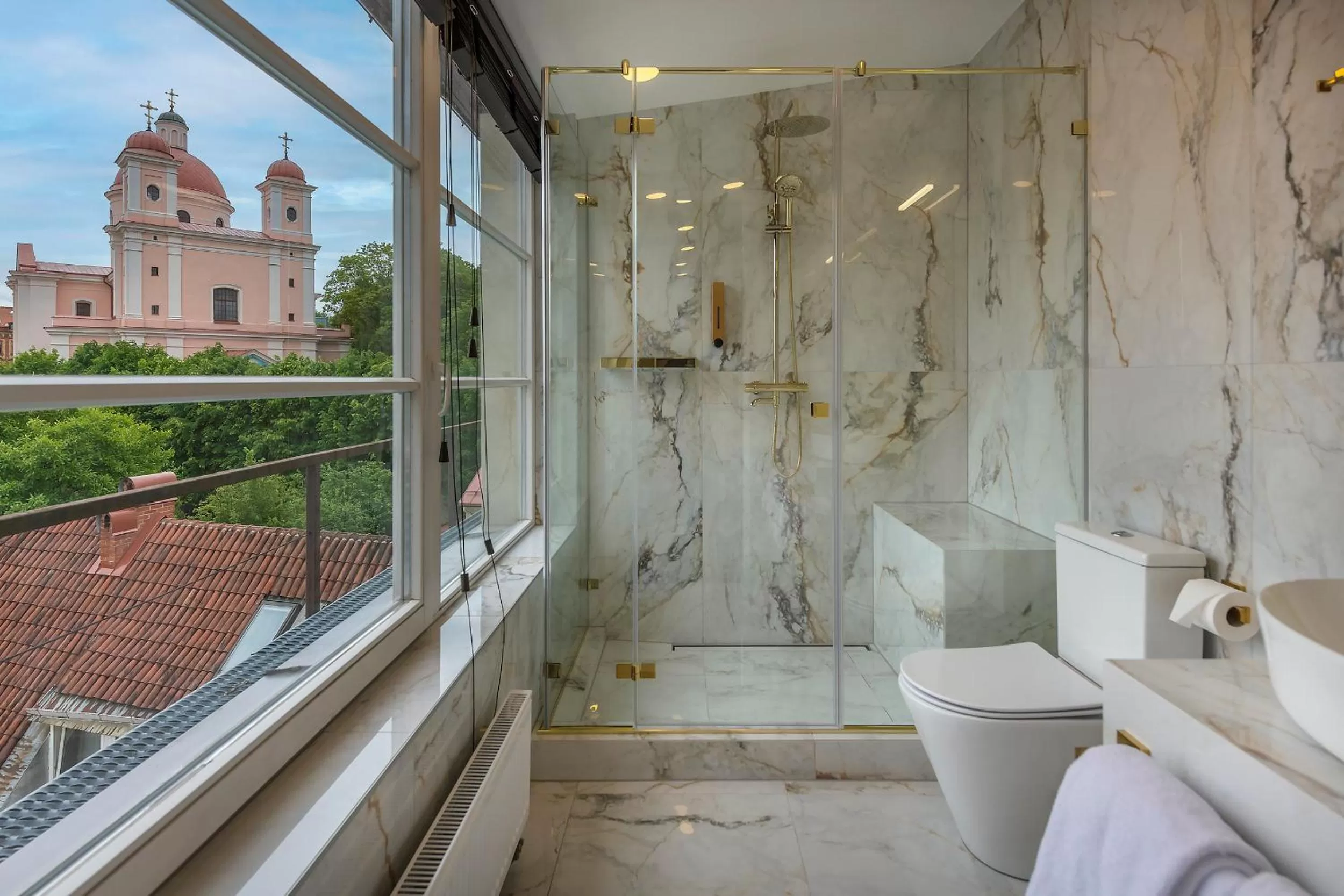 Bathroom in St Palace Hotel