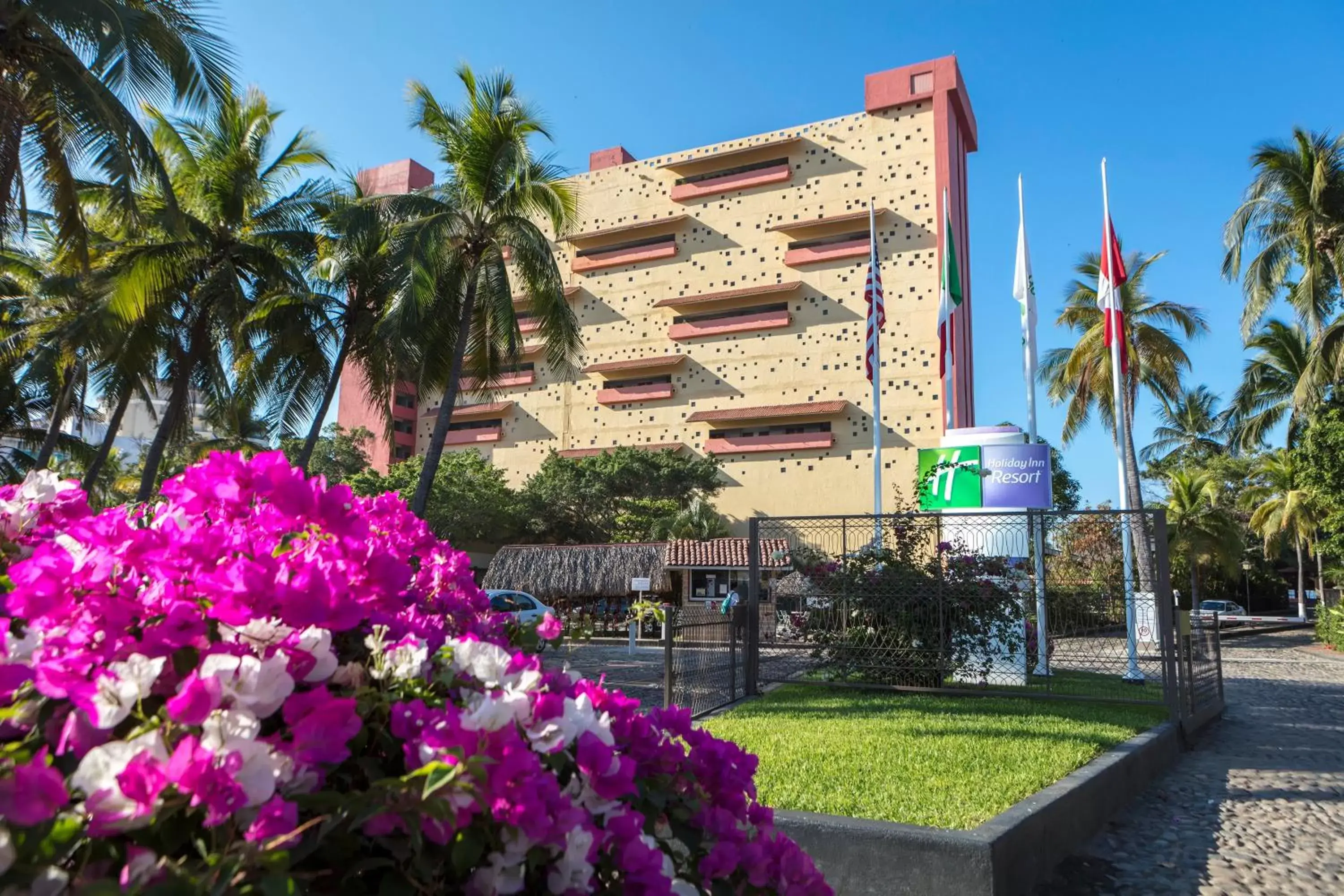 Property Building in Holiday Inn Resort Ixtapa All-Inclusive, an IHG Hotel