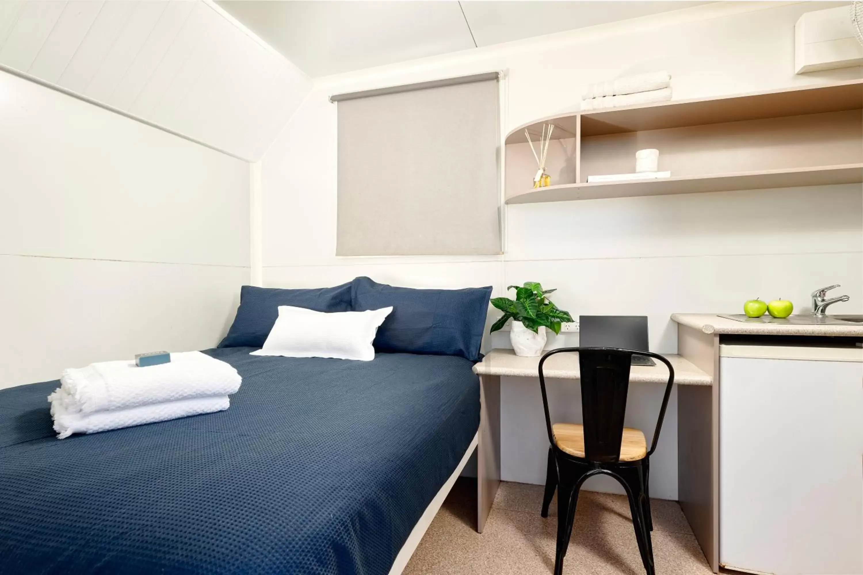 Standard Queen Room in Red Sands Accommodation Newman Standard Queen Room in Red Sands Accommodation Newman