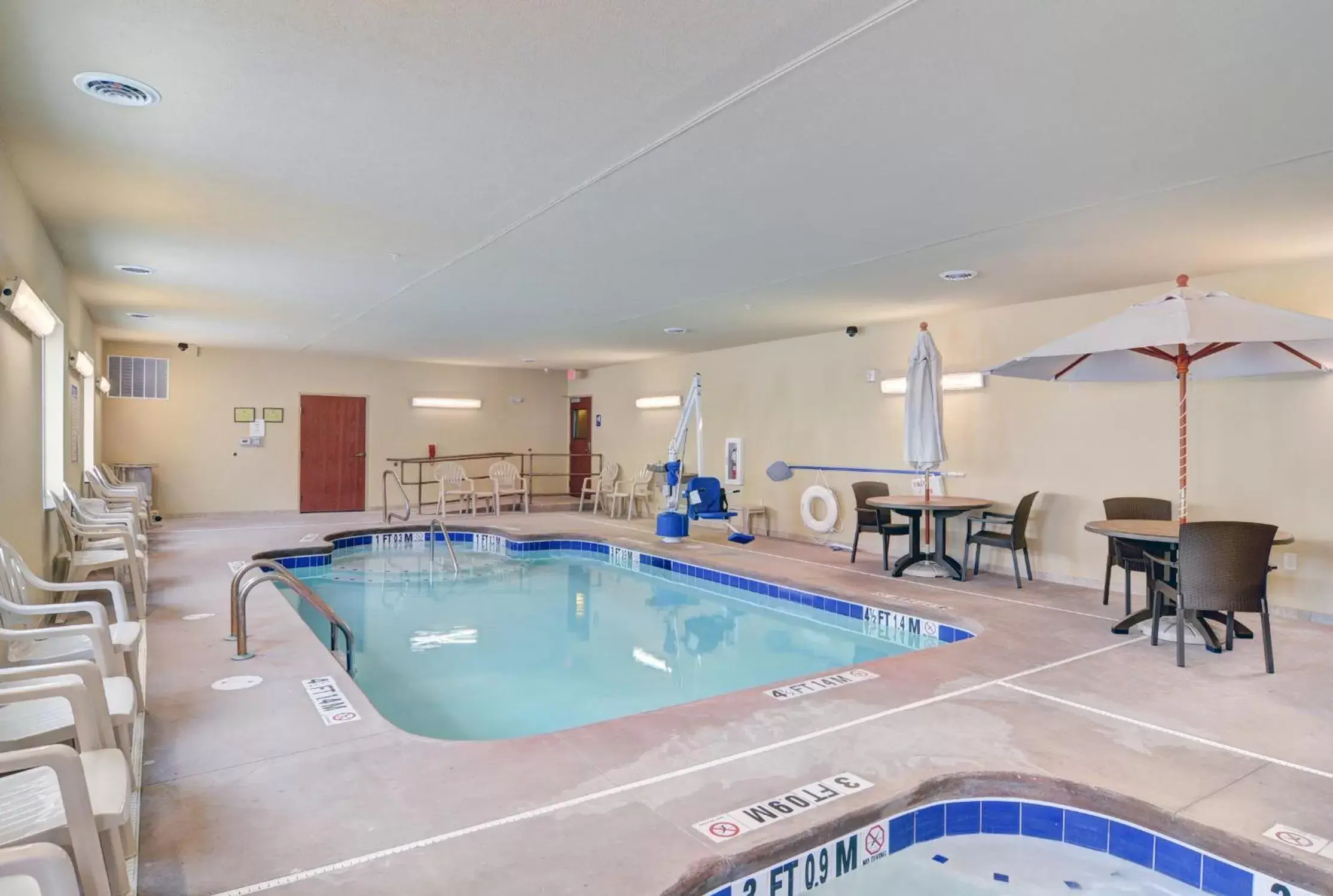 Swimming Pool in Cobblestone Hotel & Suites - Punxsutawney