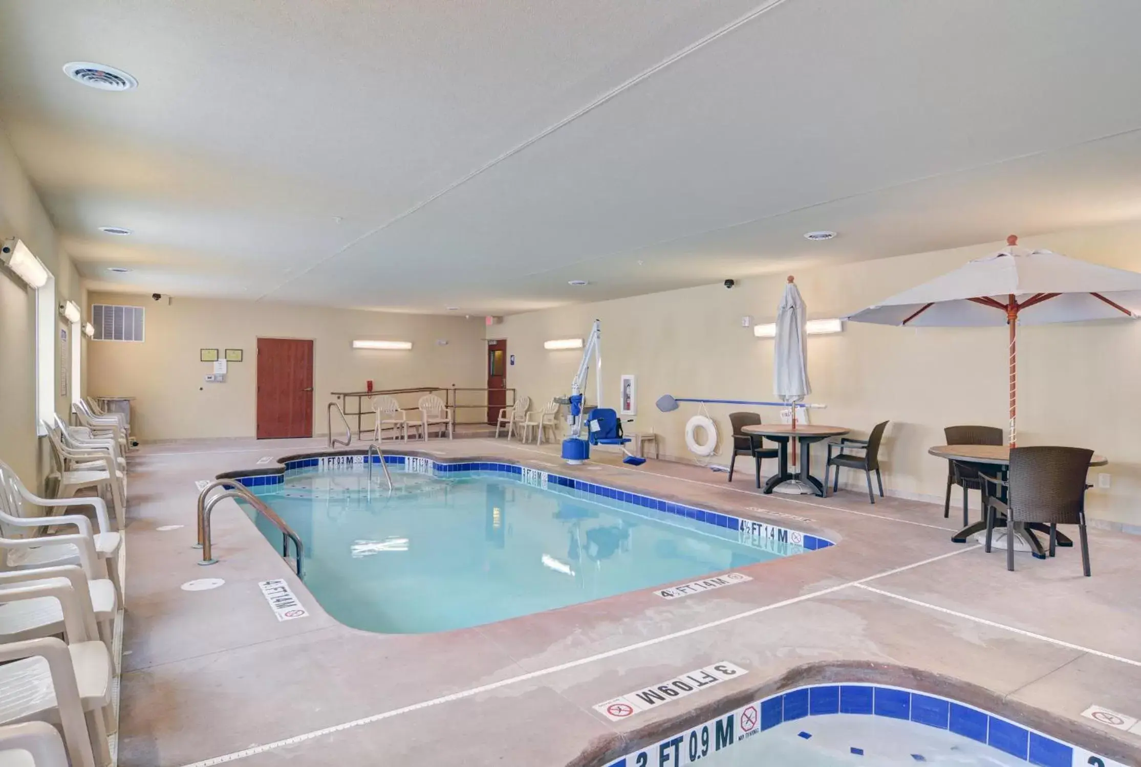 Swimming pool in Cobblestone Hotel & Suites - Punxsutawney Swimming pool in Cobblestone Hotel & Suites - Punxsutawney