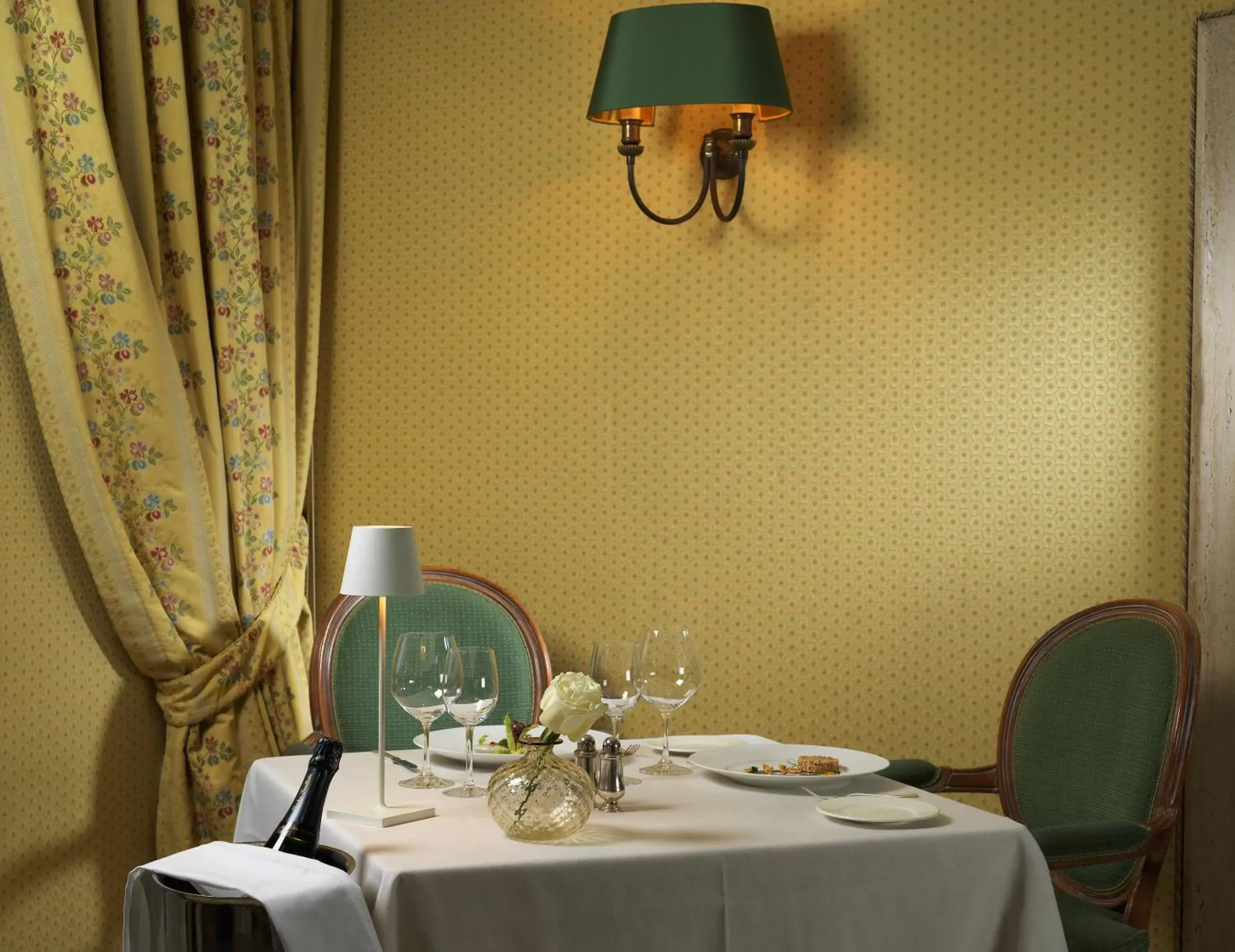 Restaurant/Places to Eat in Villa Principe Leopoldo - Ticino Hotels Group