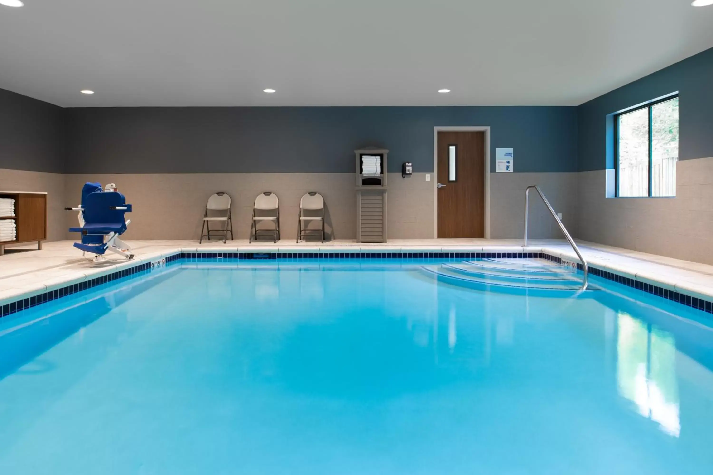 Swimming Pool in Holiday Inn Express & Suites - Camas, an IHG Hotel