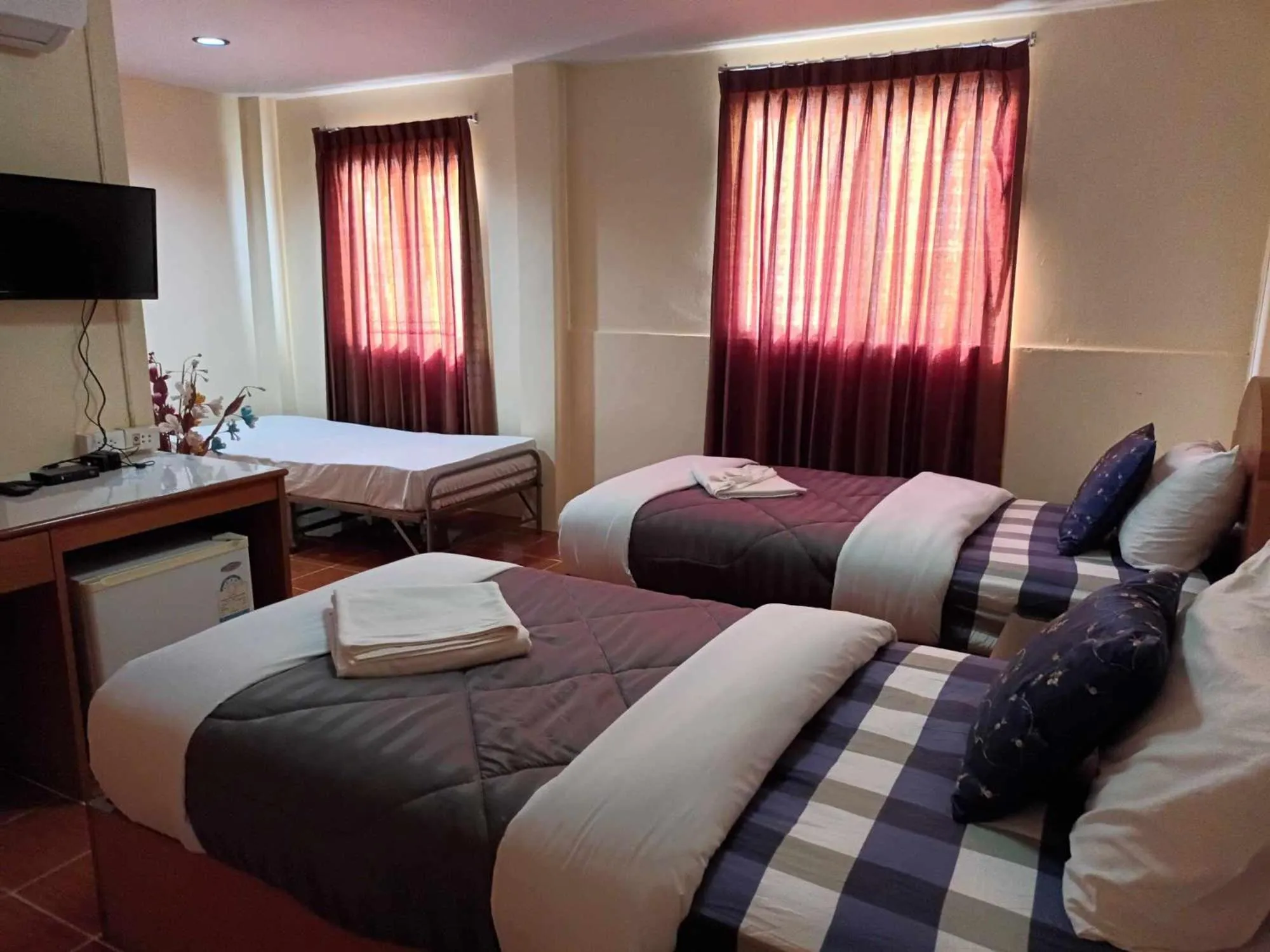 Bed in Patong Rose Guest House 50m to Beach