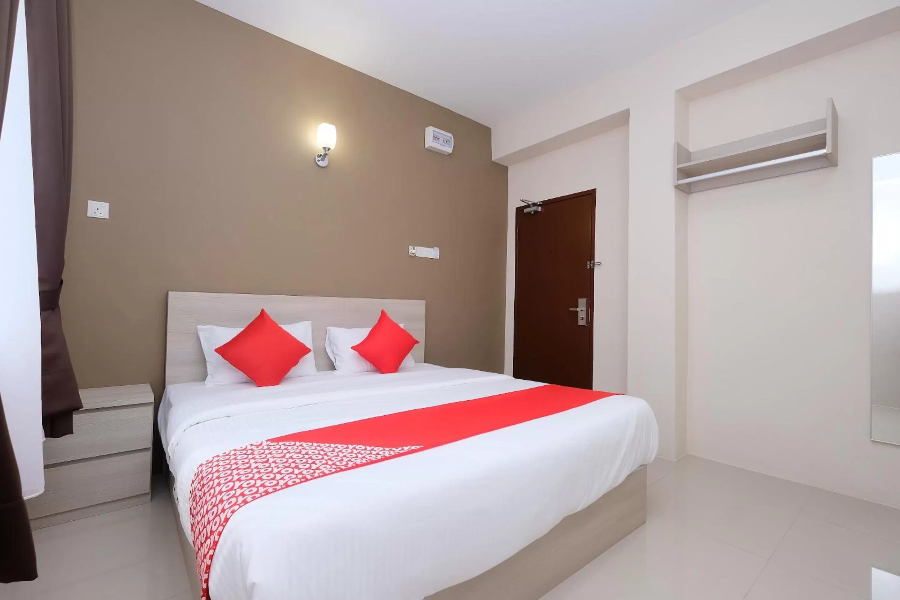 Bedroom, Bed in Super OYO 43935 Mancalin Hotel