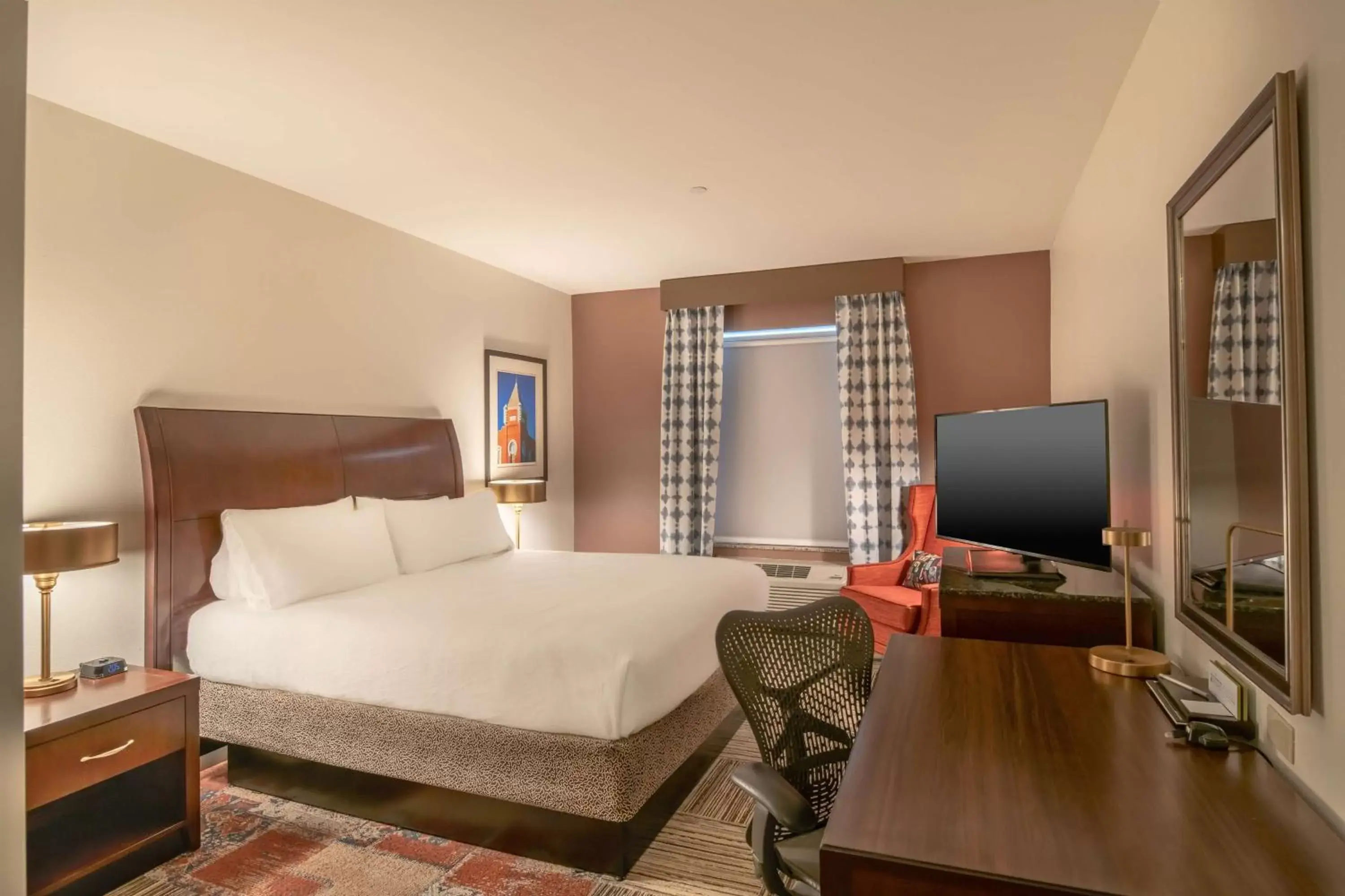 Bedroom, TV/Entertainment Center in Hilton Garden Inn Granbury