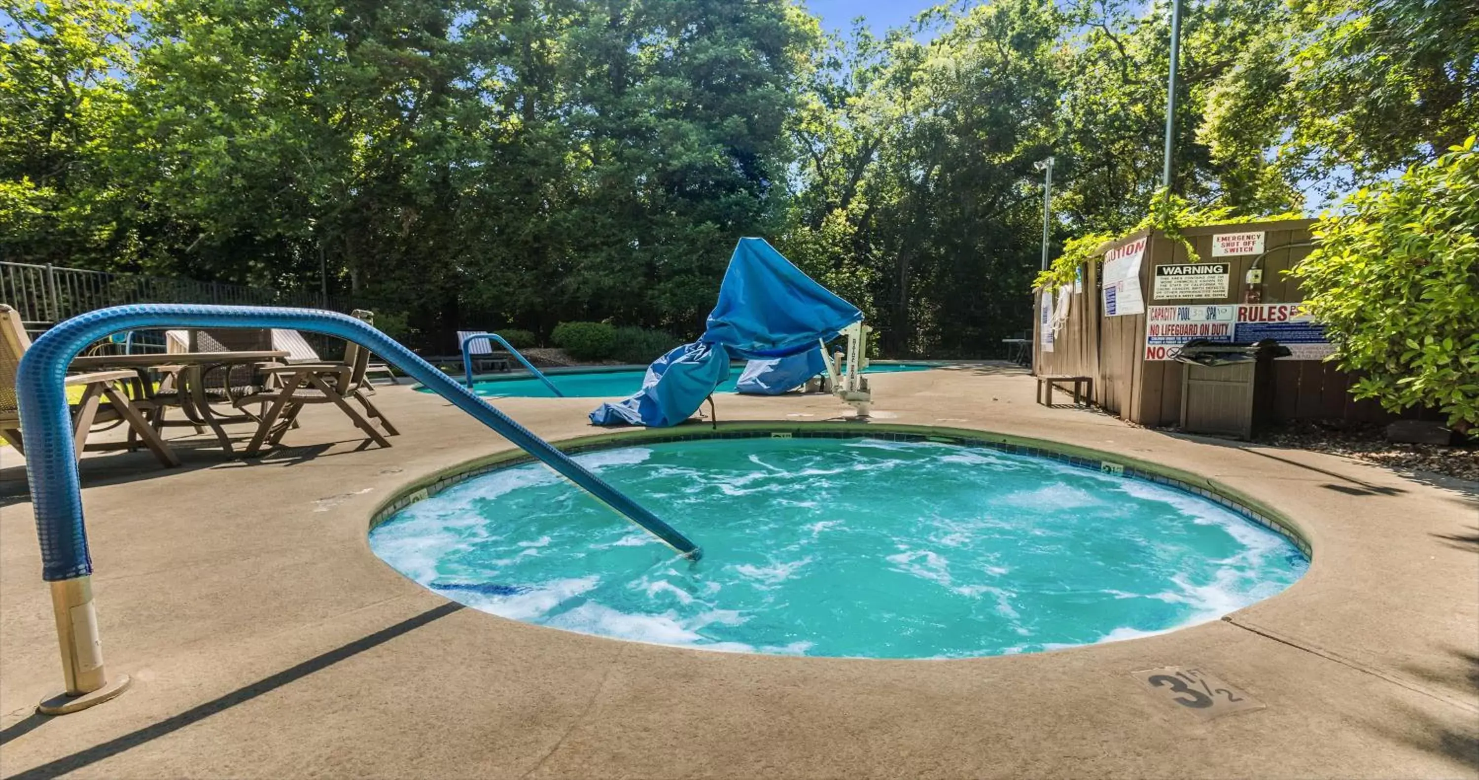 Pool view, Swimming Pool in Best Western Heritage Inn Chico