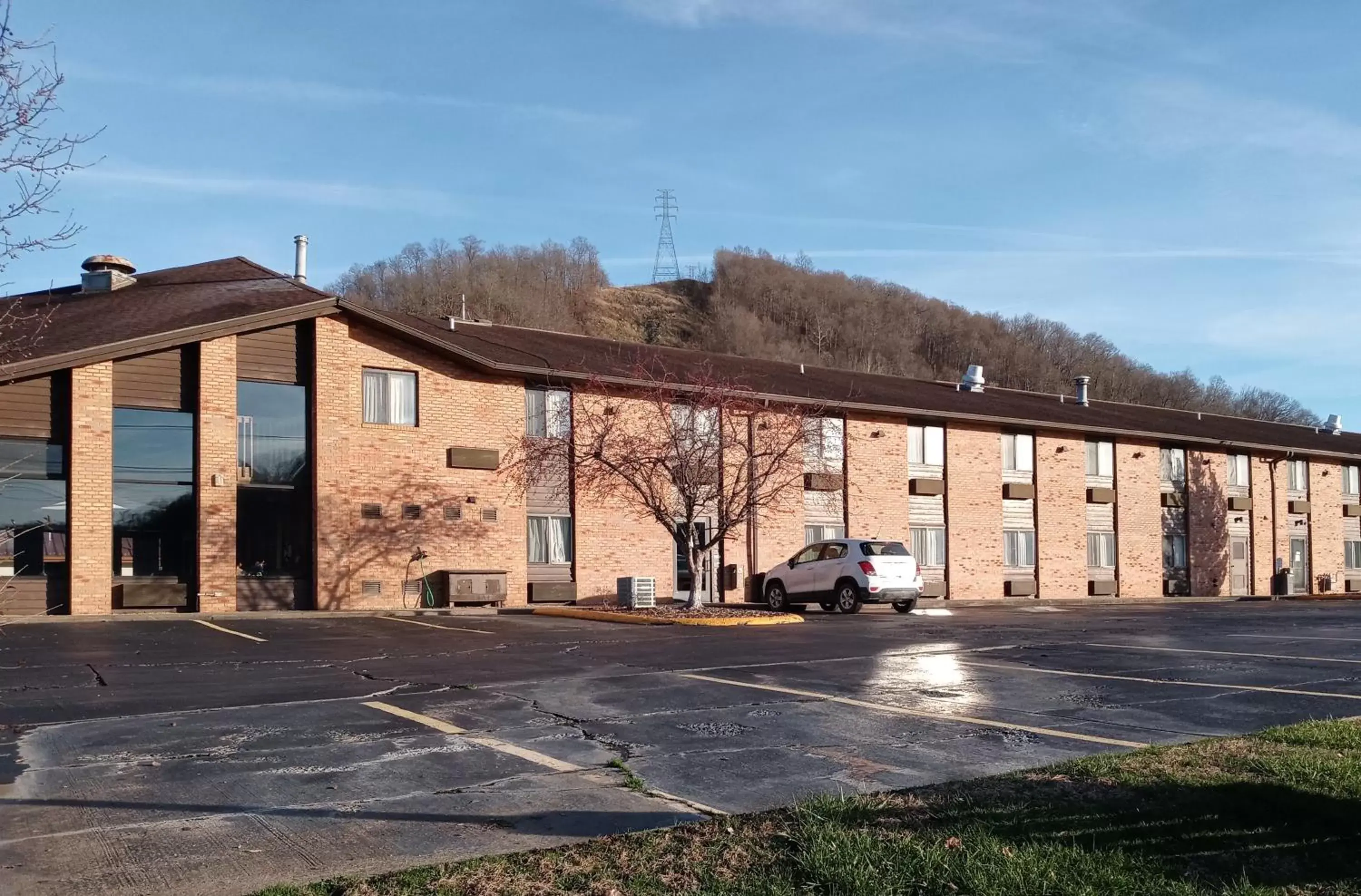 Property Building in New Martinsville Inn