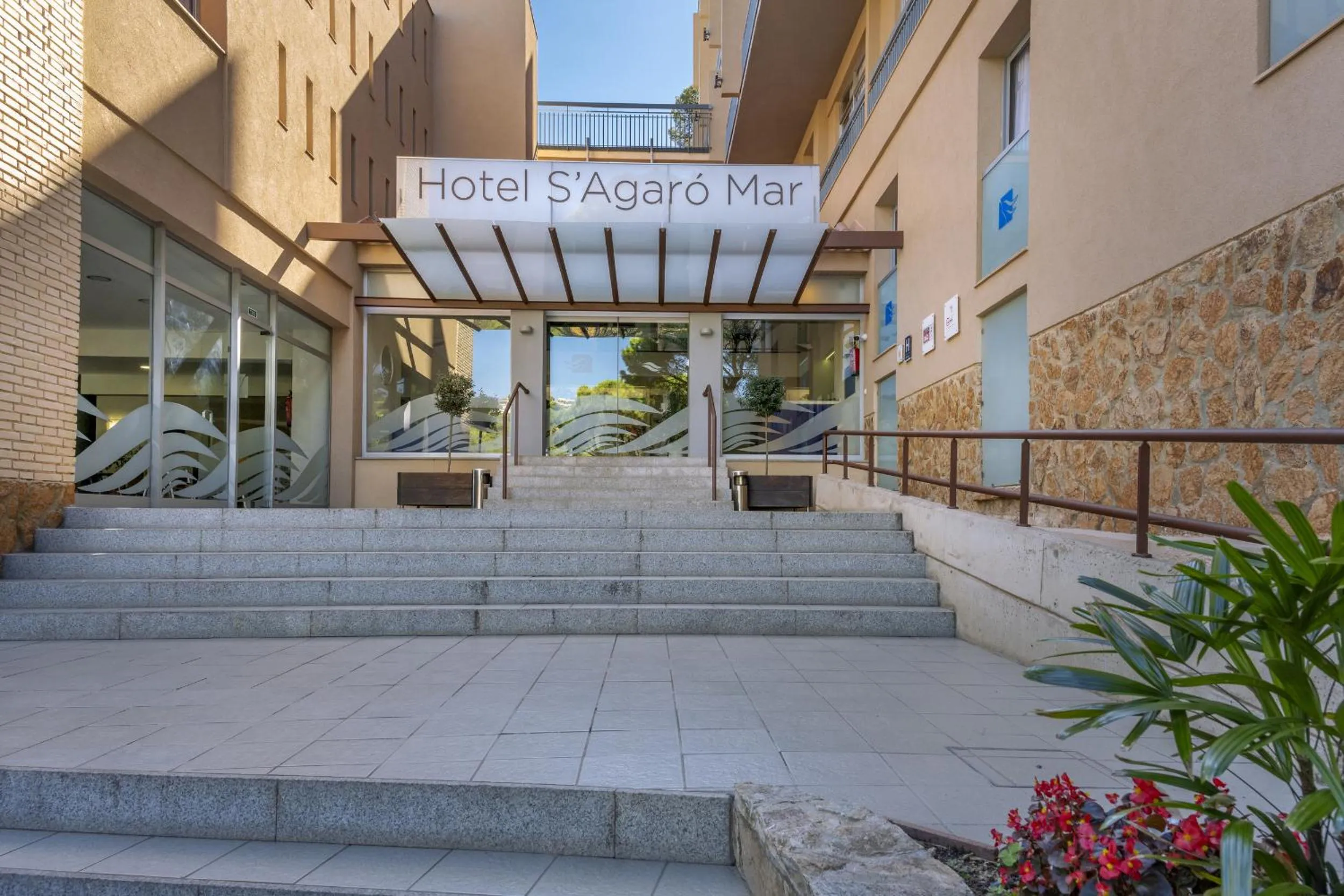 Facade/entrance in GHT S'Agaró Mar Hotel