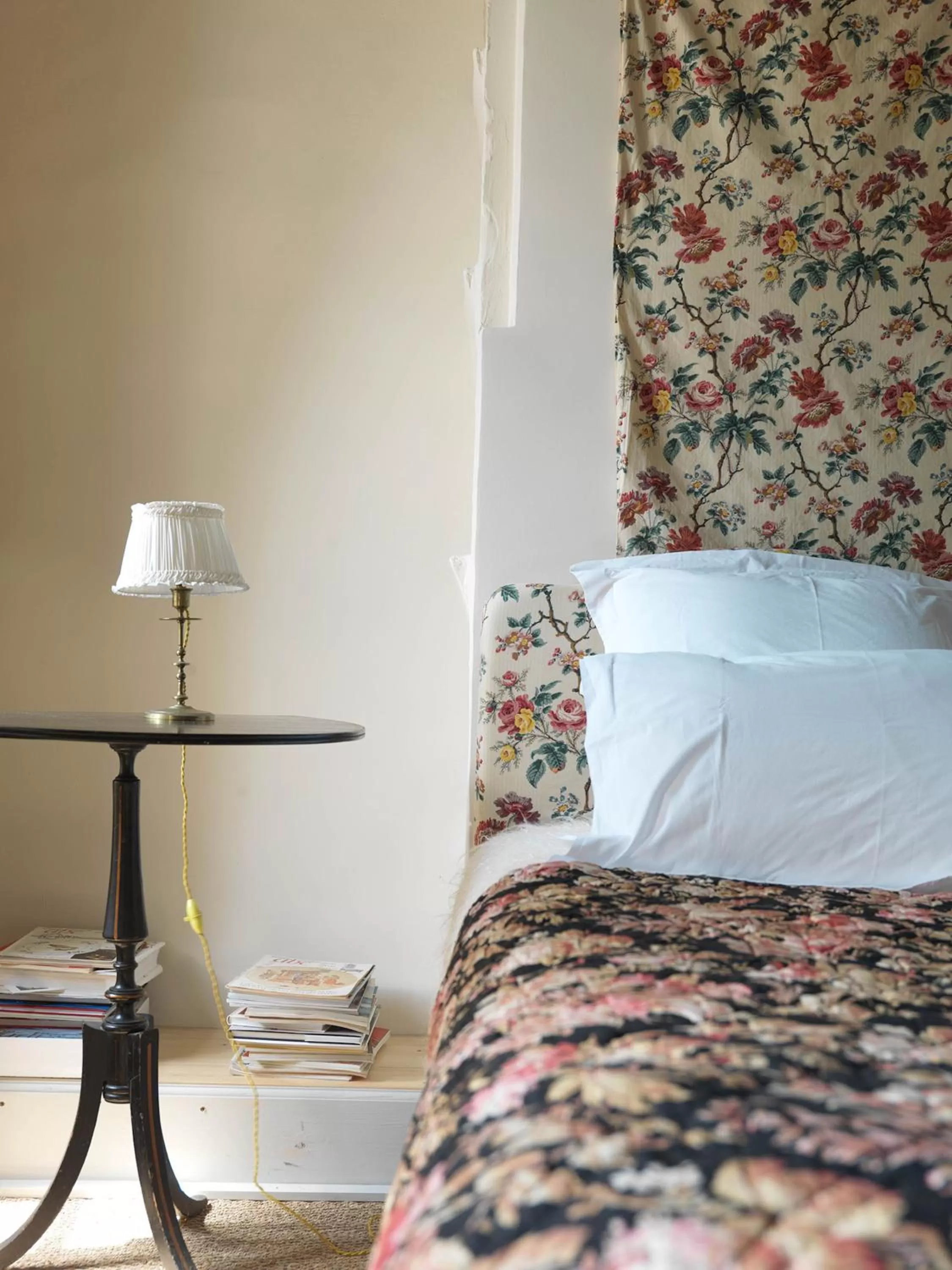 Bedroom, Bed in La maison Jeanne d'Arc