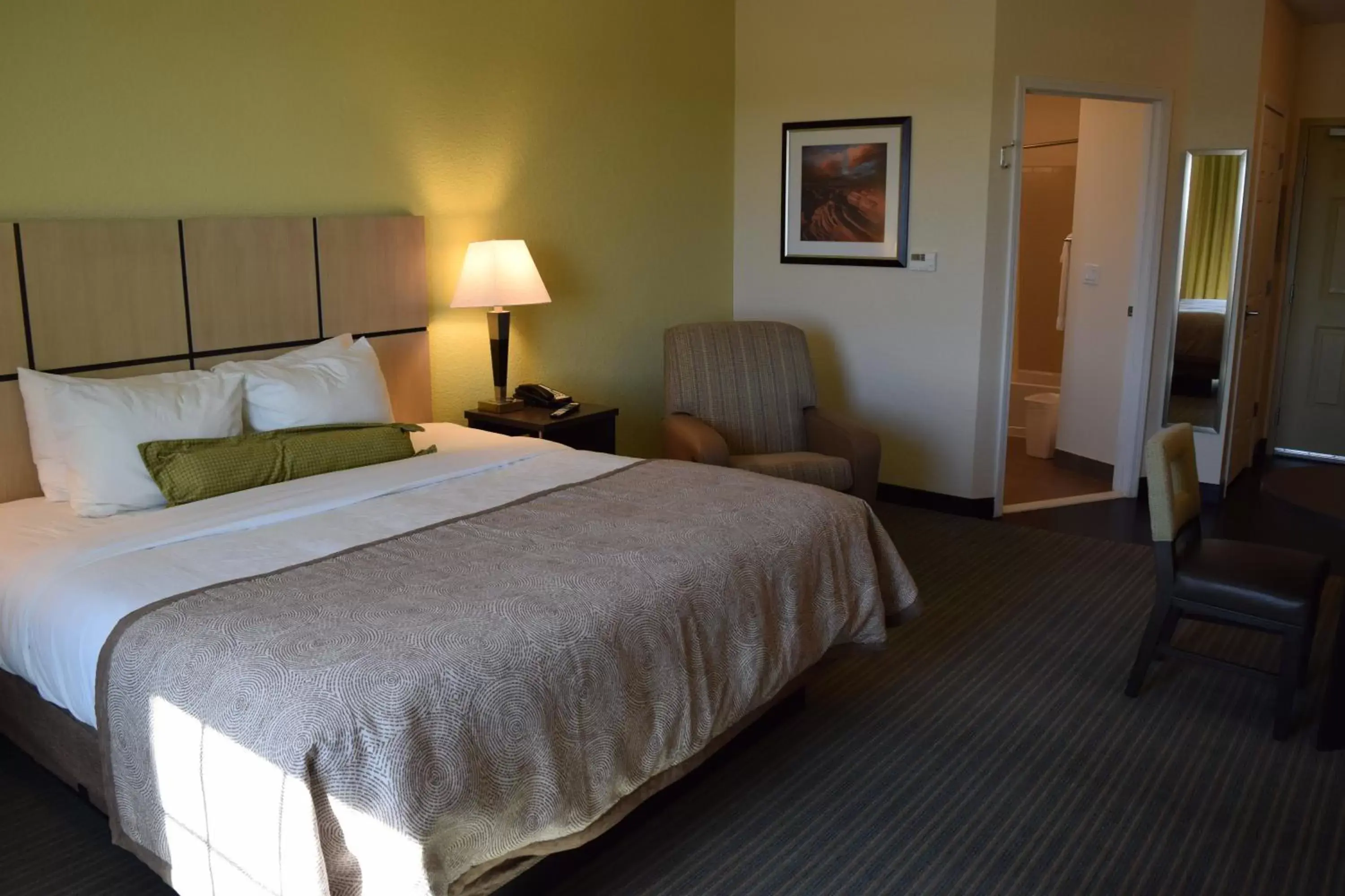 Photo of the whole room, Bed in Candlewood Suites Monahans, an IHG Hotel