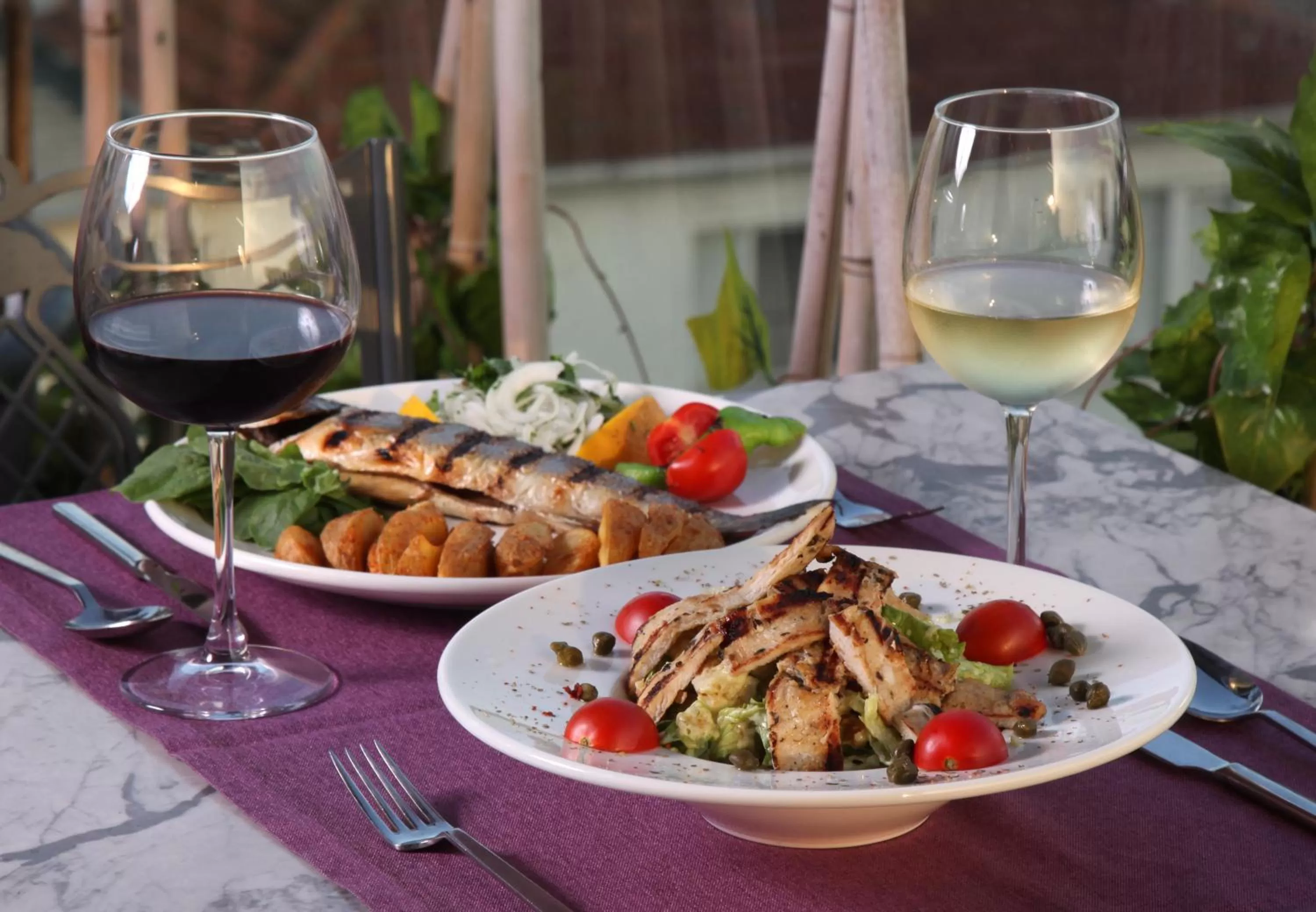 Restaurant/places to eat in Skalion Hotel