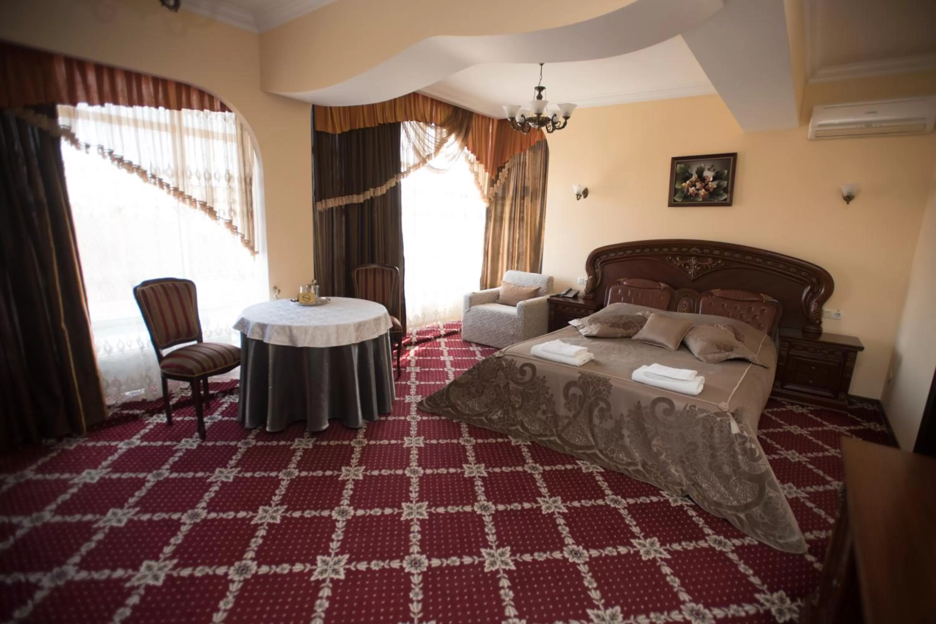 Photo of the whole room, Bed in Altin Palace